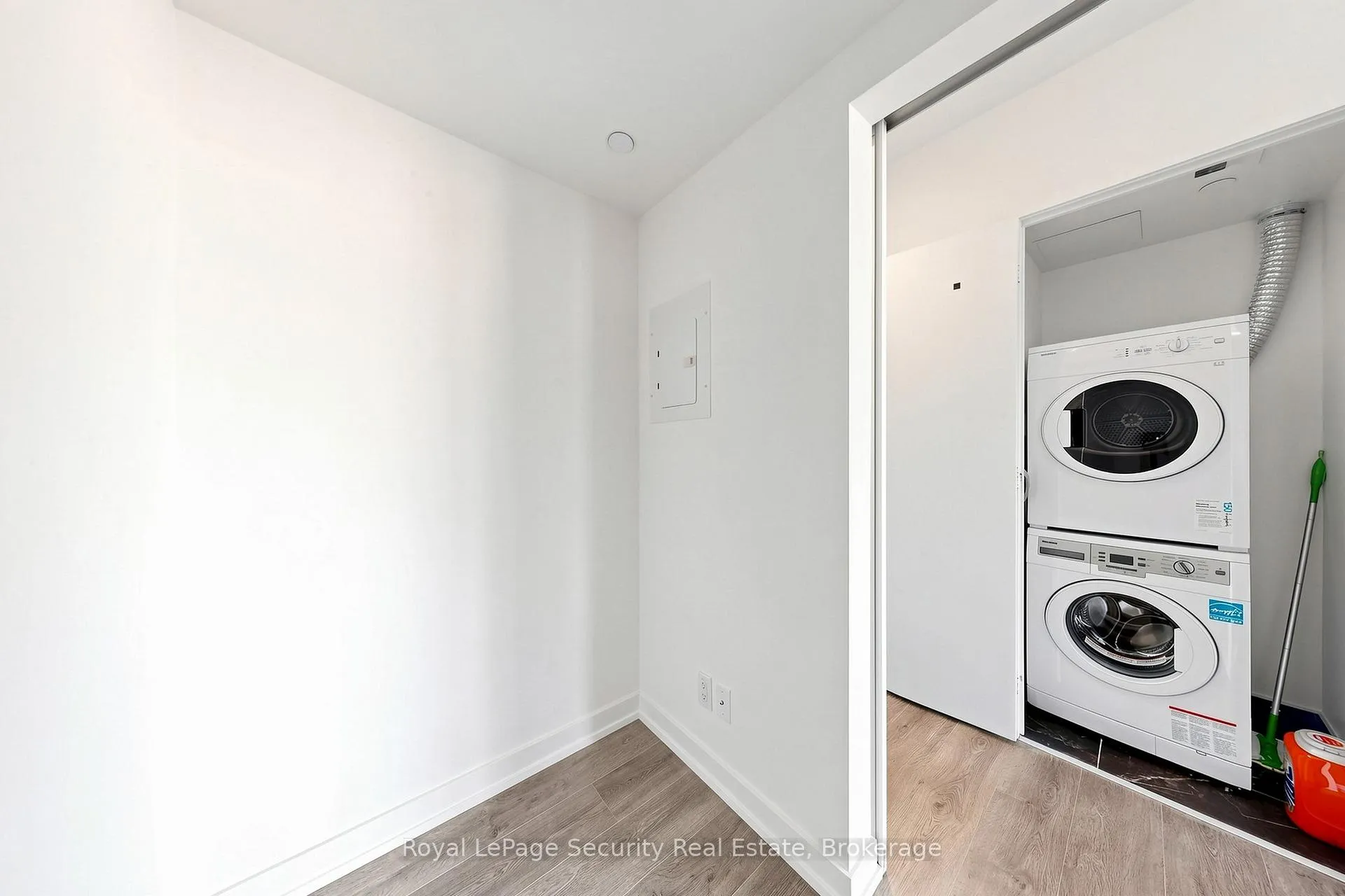 Photo 13 of Unit 910, 161 Roehampton Avenue, Toronto, Mount Pleasant West — HOMEH
