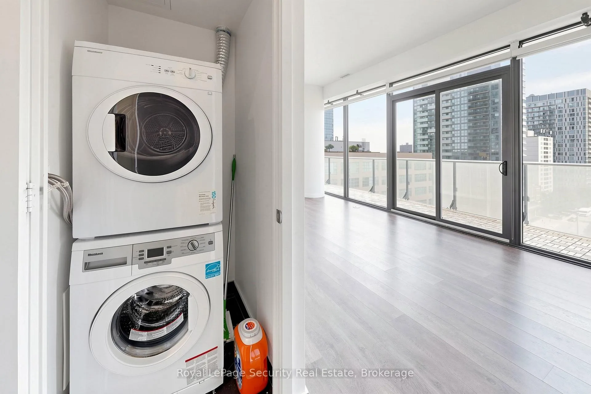 Photo 14 of Unit 910, 161 Roehampton Avenue, Toronto, Mount Pleasant West — HOMEH