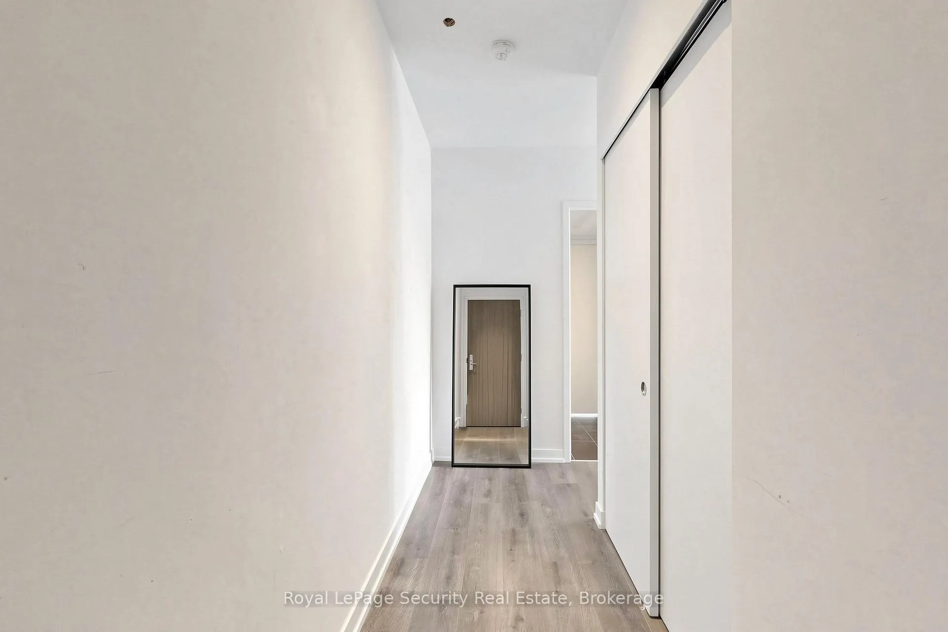 Photo 15 of Unit 910, 161 Roehampton Avenue, Toronto, Mount Pleasant West — HOMEH