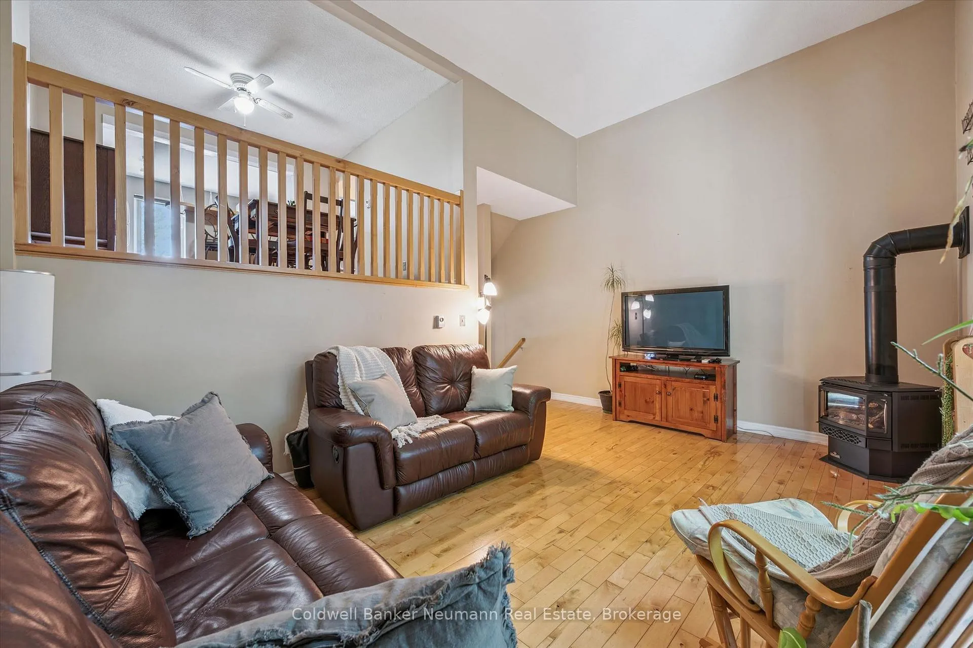 Photo 6 of Unit 2, 2 Worton Avenue, Guelph, Willow West/Sugarbush/West Acres — HOMEH