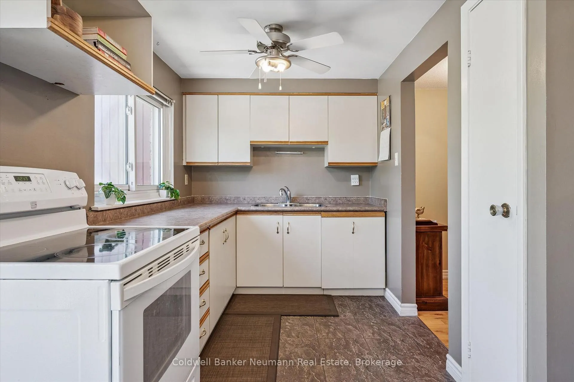 Photo 7 of Unit 2, 2 Worton Avenue, Guelph, Willow West/Sugarbush/West Acres — HOMEH