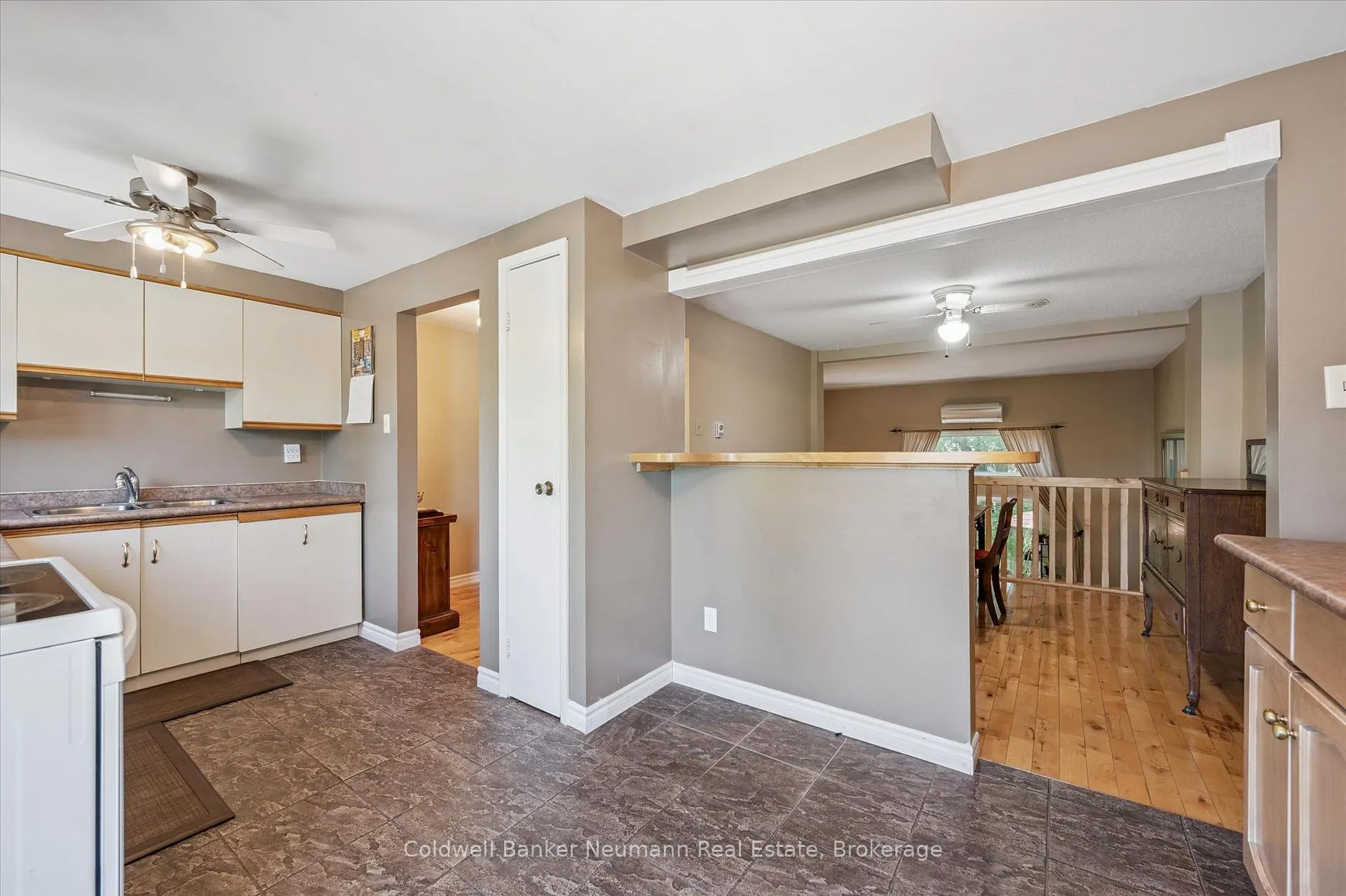 Photo 9 of Unit 2, 2 Worton Avenue, Guelph, Willow West/Sugarbush/West Acres — HOMEH
