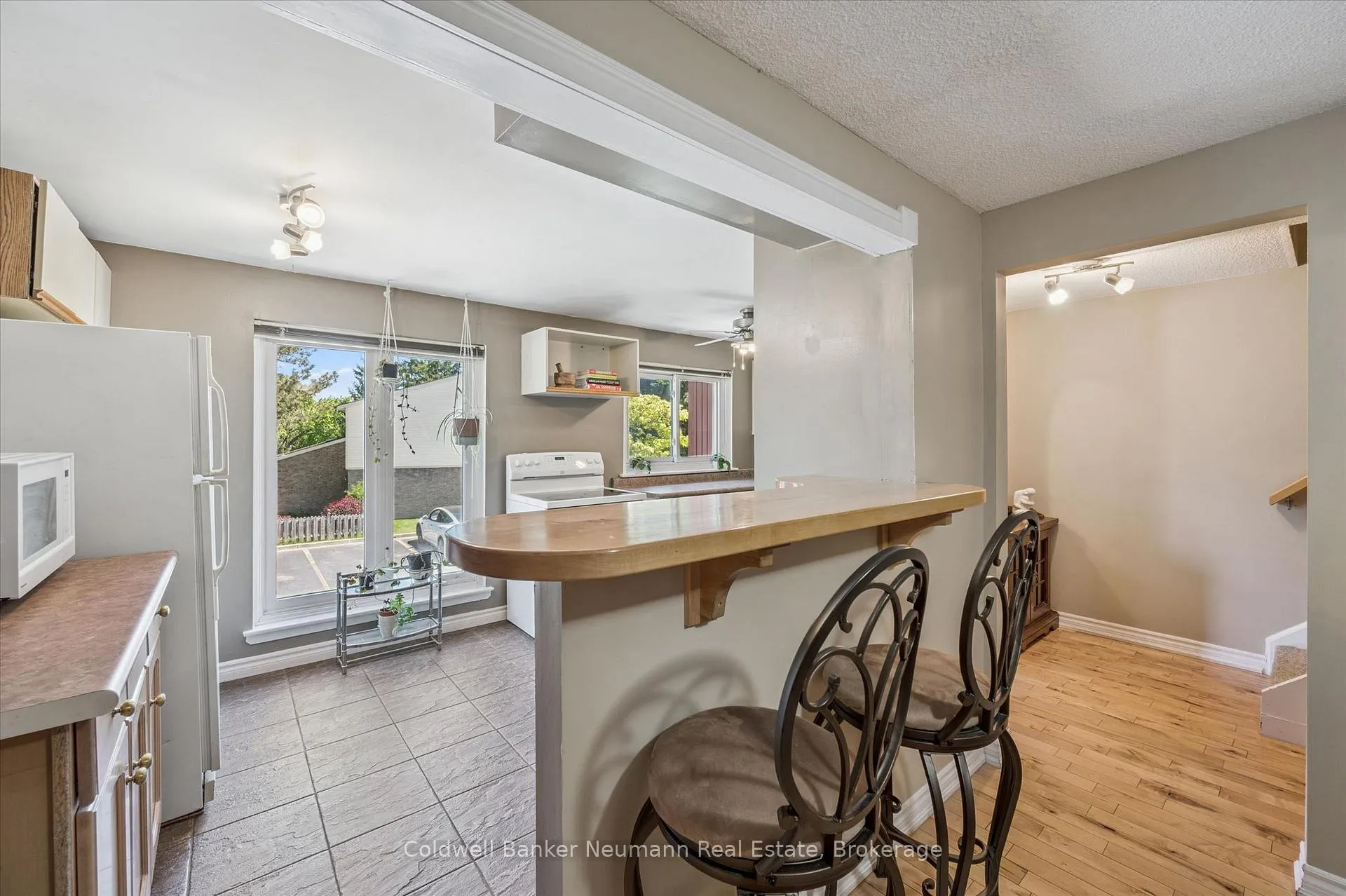 Photo 12 of Unit 2, 2 Worton Avenue, Guelph, Willow West/Sugarbush/West Acres — HOMEH