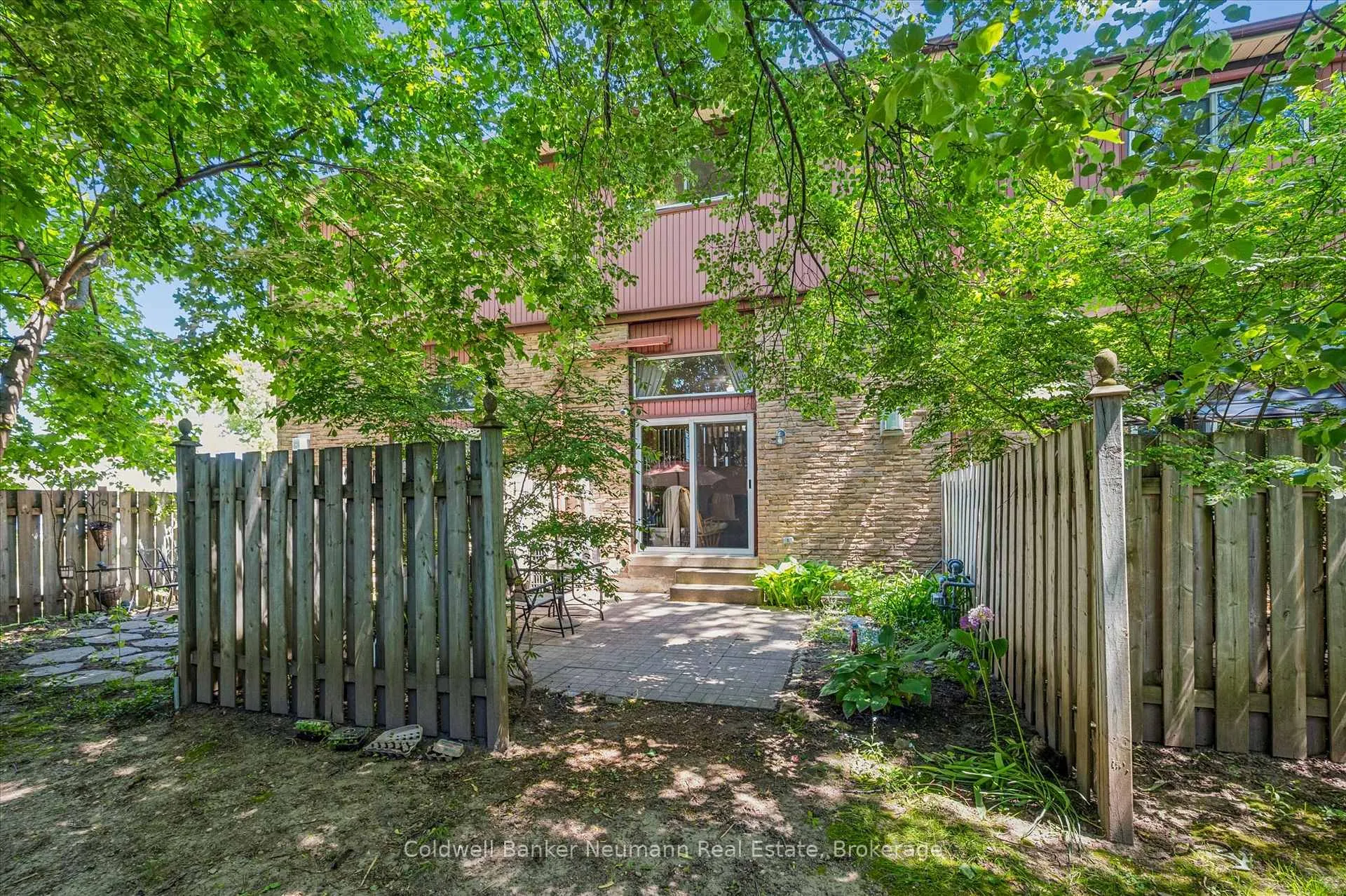 Photo 31 of Unit 2, 2 Worton Avenue, Guelph, Willow West/Sugarbush/West Acres — HOMEH