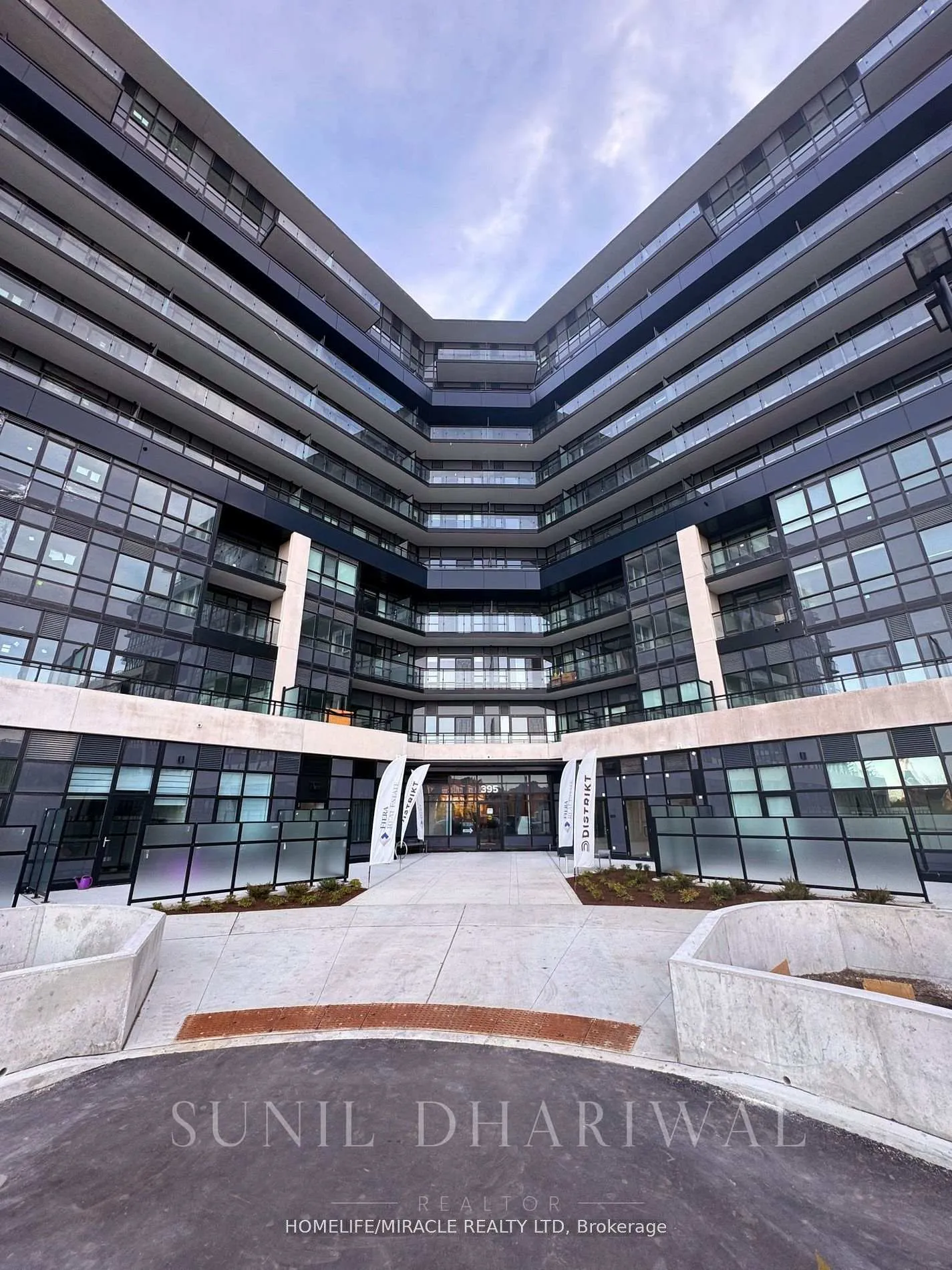 Front of Unit 122, 395 Dundas Street