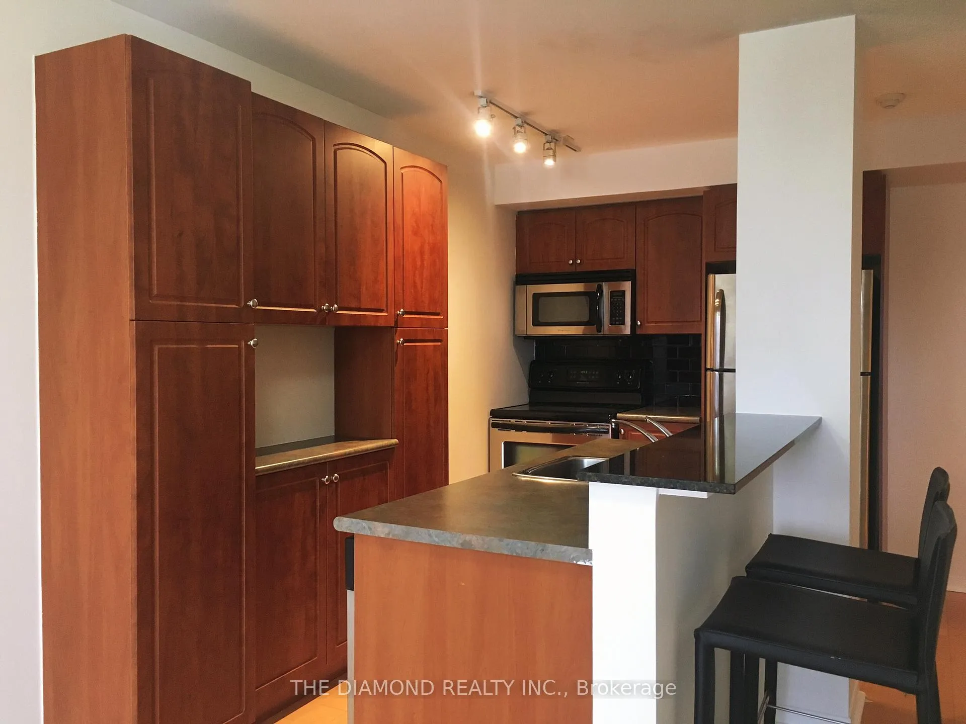 Photo 3 of Unit 406, 1040 The Queensway, Etobicoke, Islington-City Centre West — HOMEH