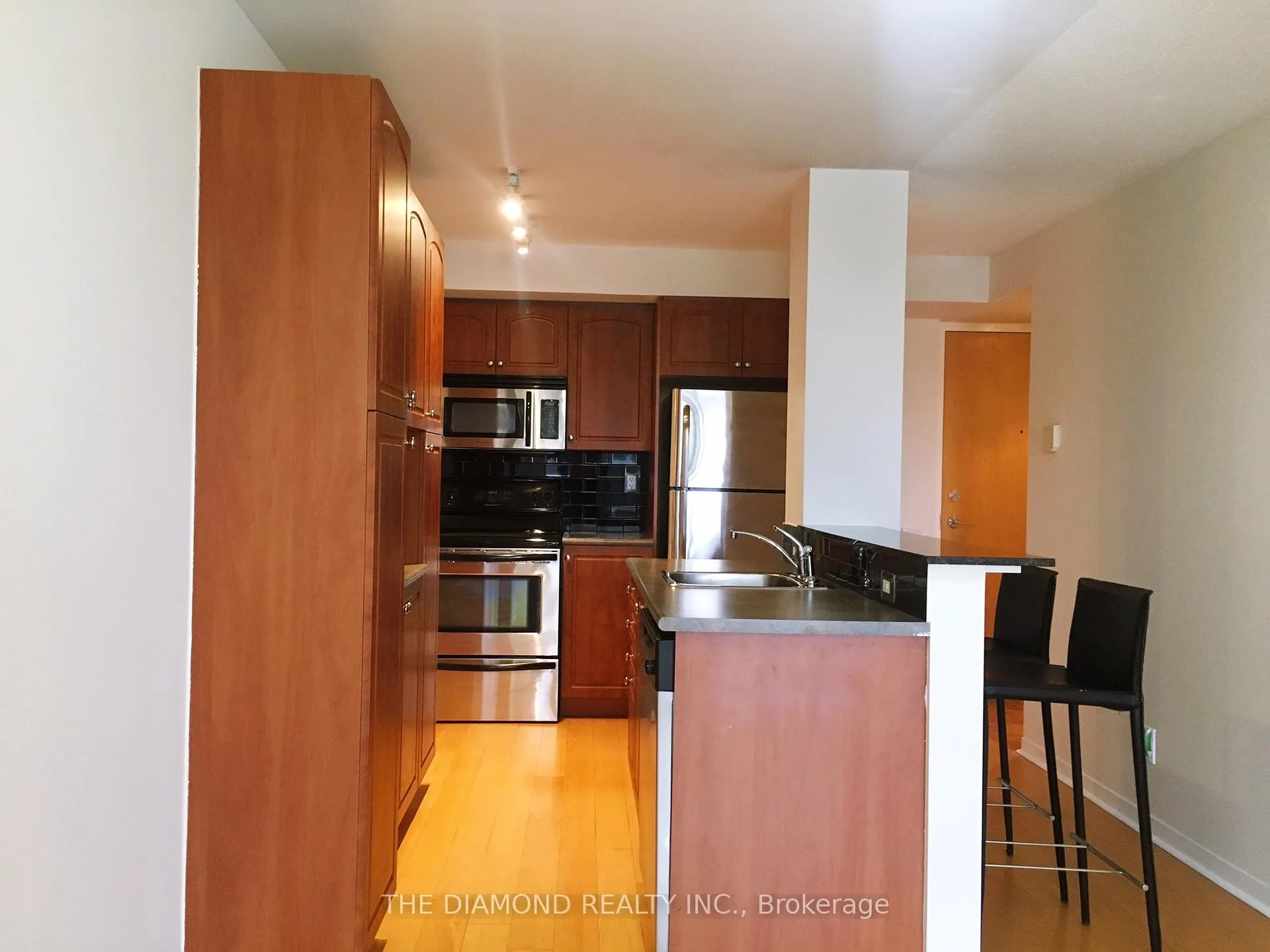 Photo 5 of Unit 406, 1040 The Queensway, Etobicoke, Islington-City Centre West — HOMEH
