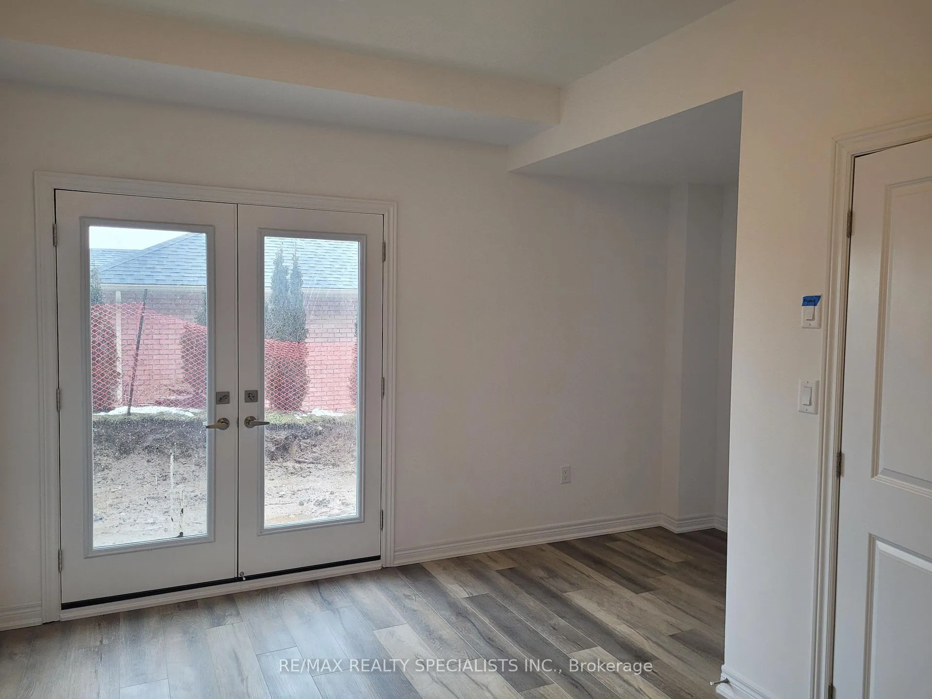 Photo 2 of Unit 4, 120 Court Drive, Brant, Paris — HOMEH