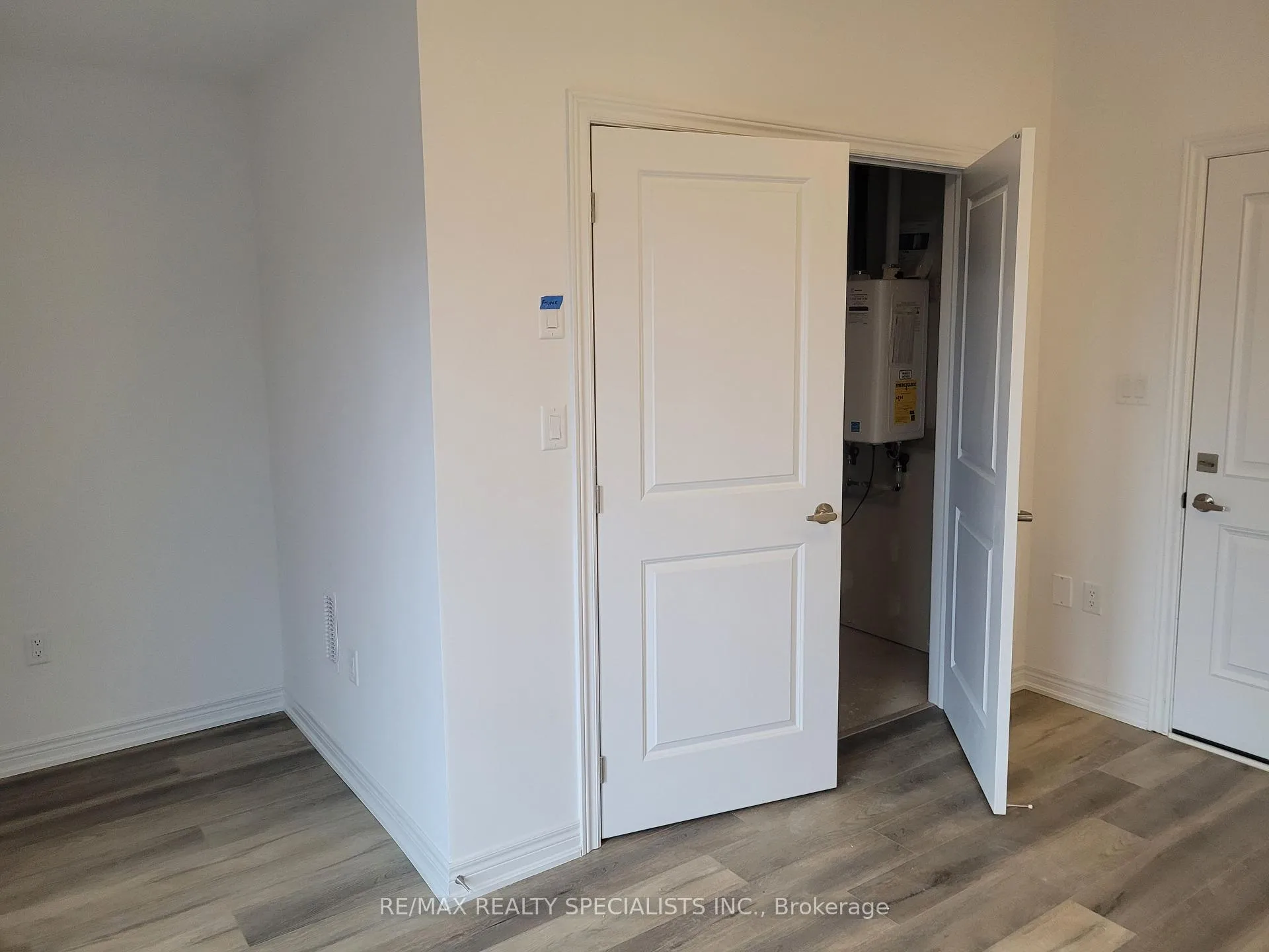 Photo 4 of Unit 4, 120 Court Drive, Brant, Paris — HOMEH