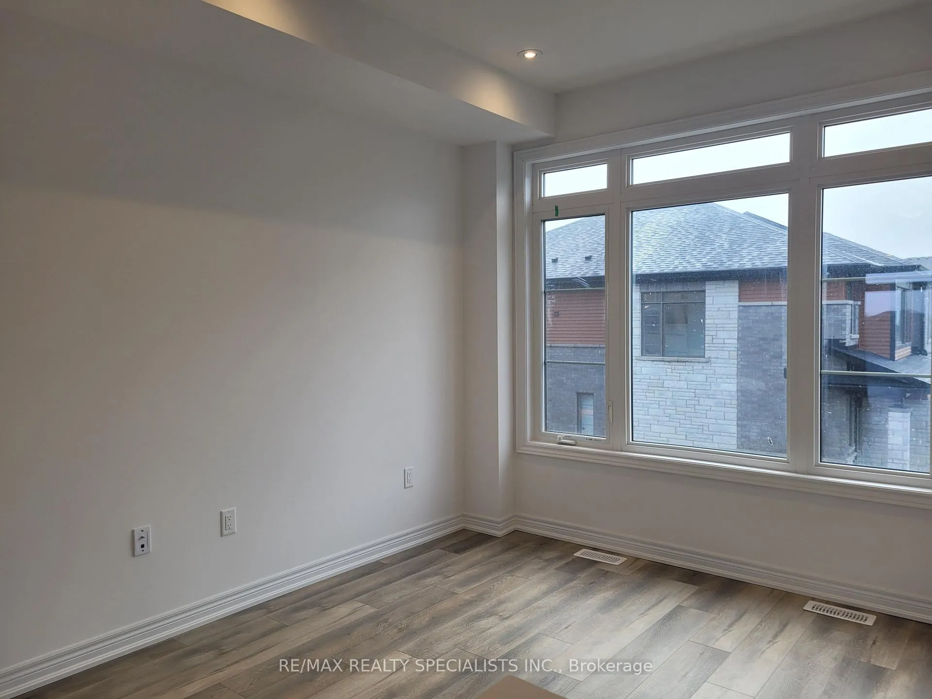 Photo 5 of Unit 4, 120 Court Drive, Brant, Paris — HOMEH