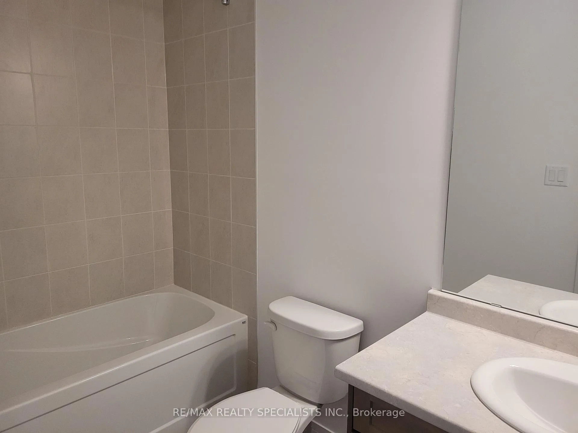 Photo 15 of Unit 4, 120 Court Drive, Brant, Paris — HOMEH