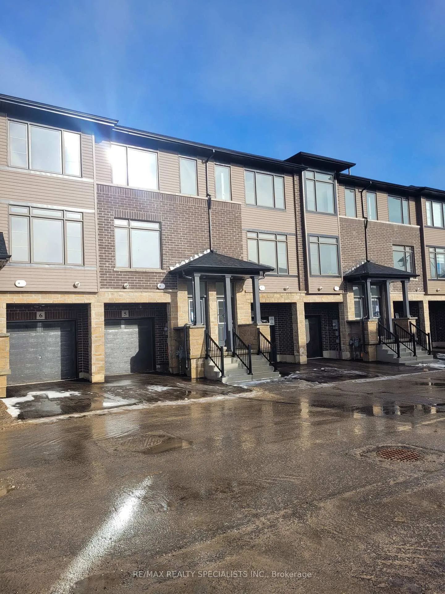 Photo 1 of Unit 4, 120 Court Drive, Brant, Paris — HOMEH
