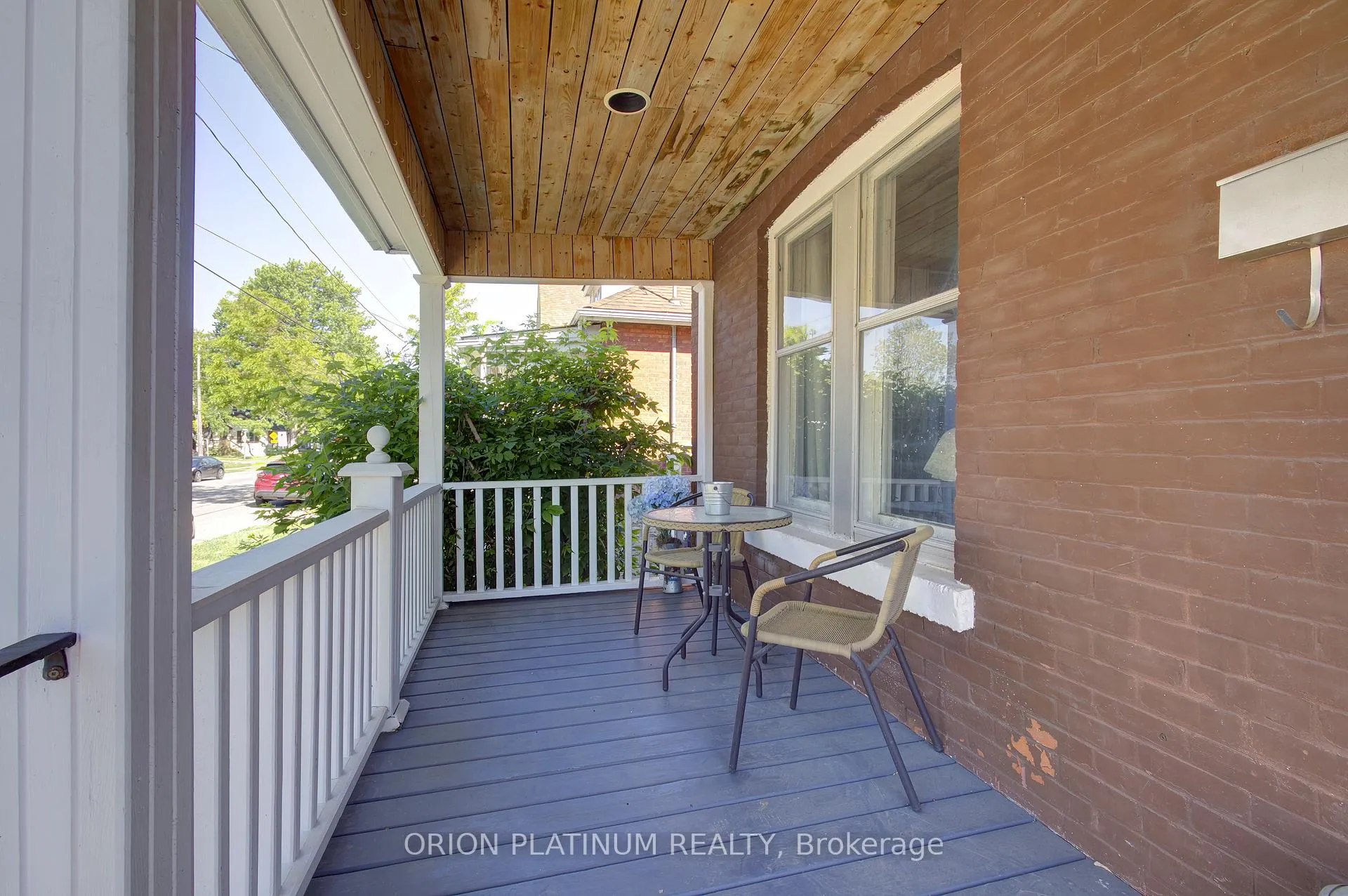 Photo 3 of 164 Catharine Avenue E, Brantford, Old West Brant — HOMEH