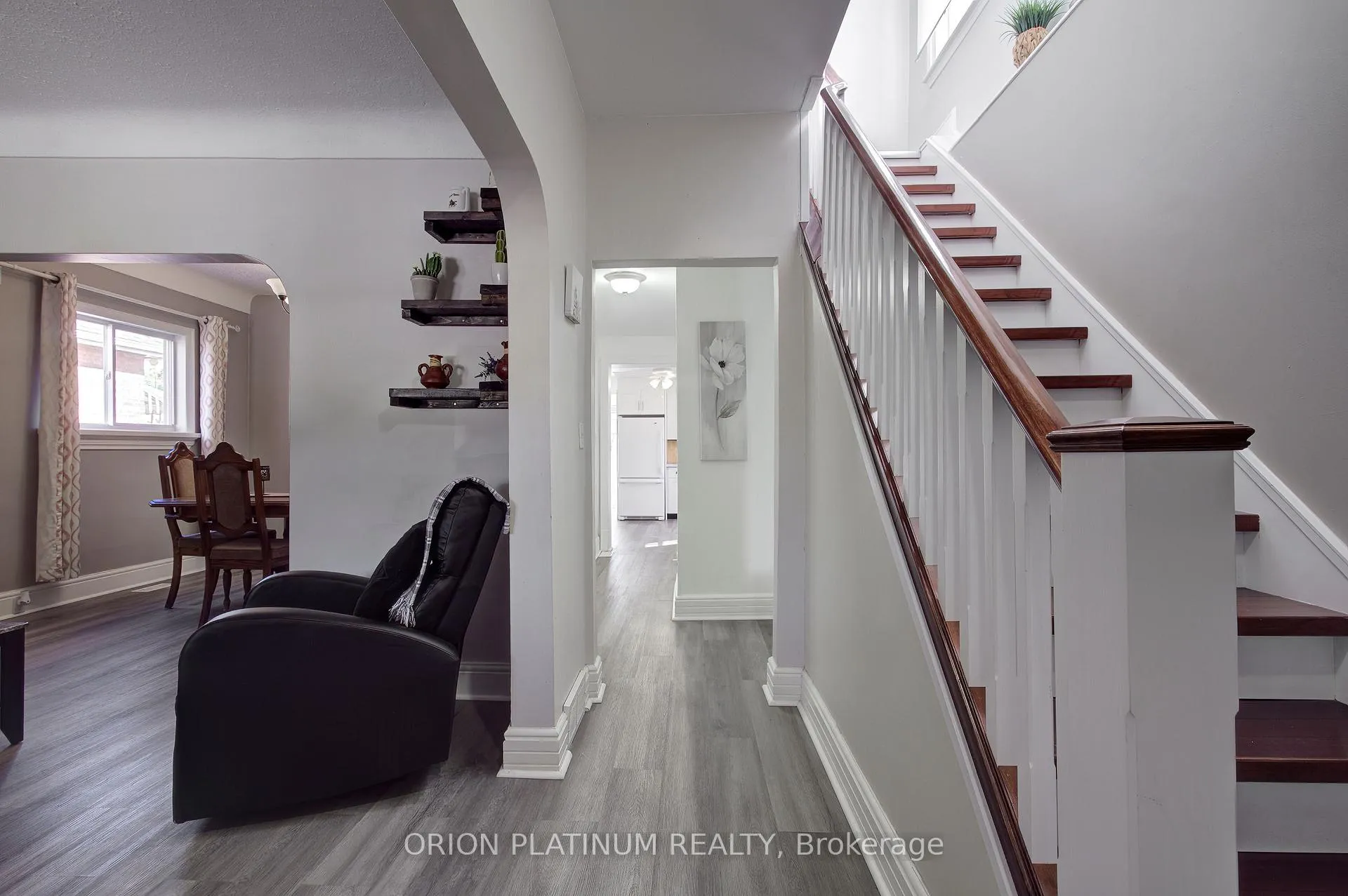 Photo 4 of 164 Catharine Avenue E, Brantford, Old West Brant — HOMEH