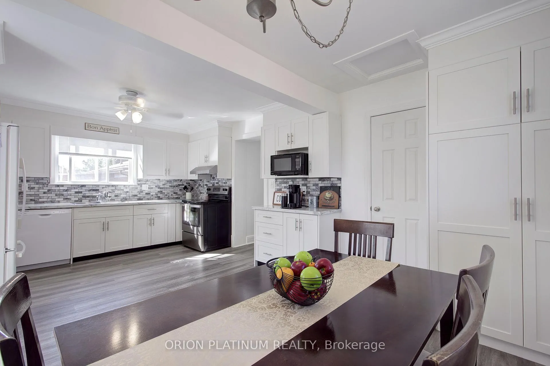 Photo 10 of 164 Catharine Avenue E, Brantford, Old West Brant — HOMEH