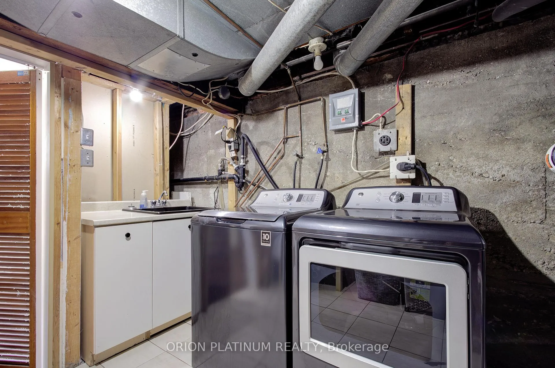 Photo 38 of 164 Catharine Avenue E, Brantford, Old West Brant — HOMEH