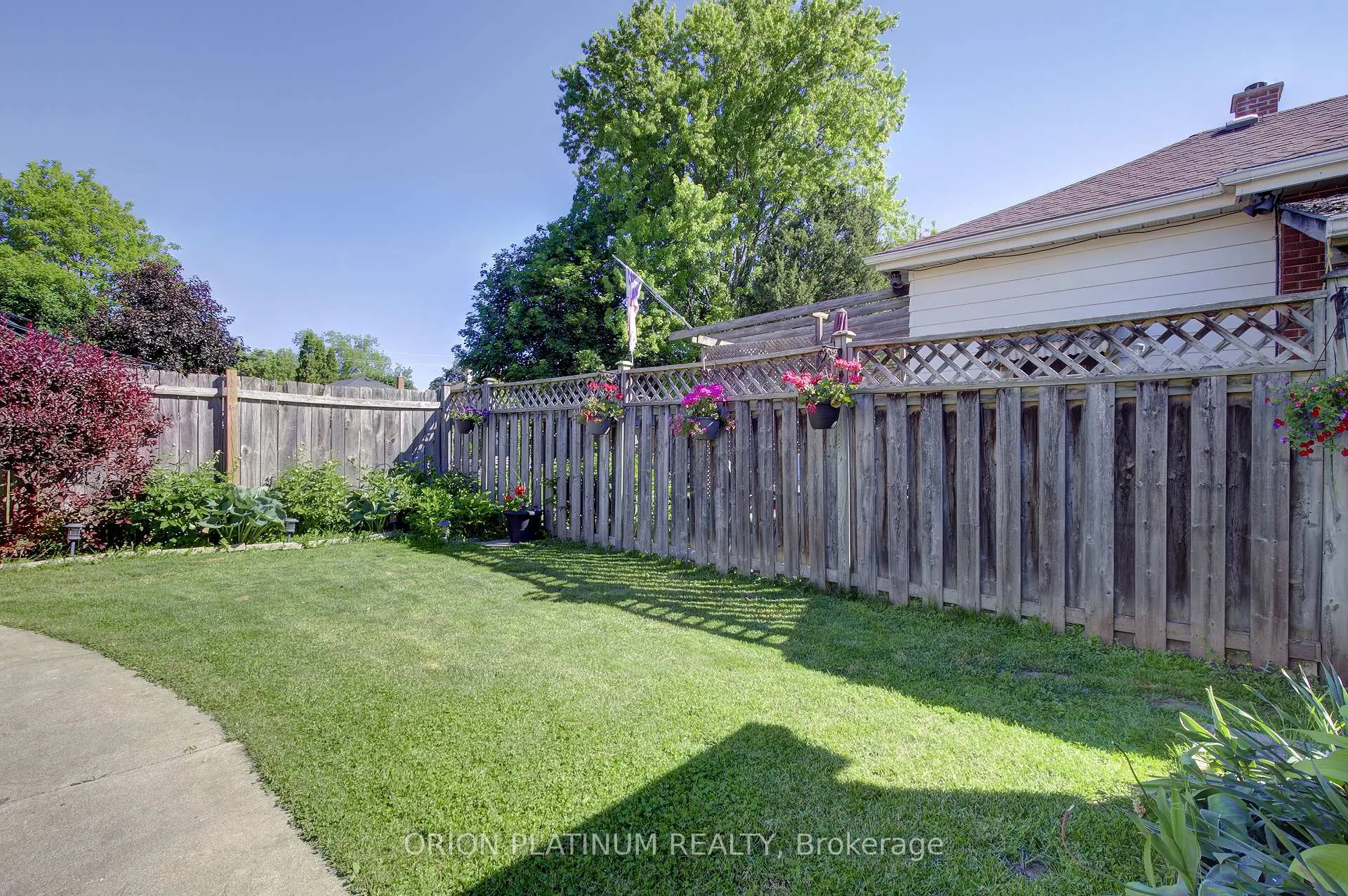 Photo 43 of 164 Catharine Avenue E, Brantford, Old West Brant — HOMEH