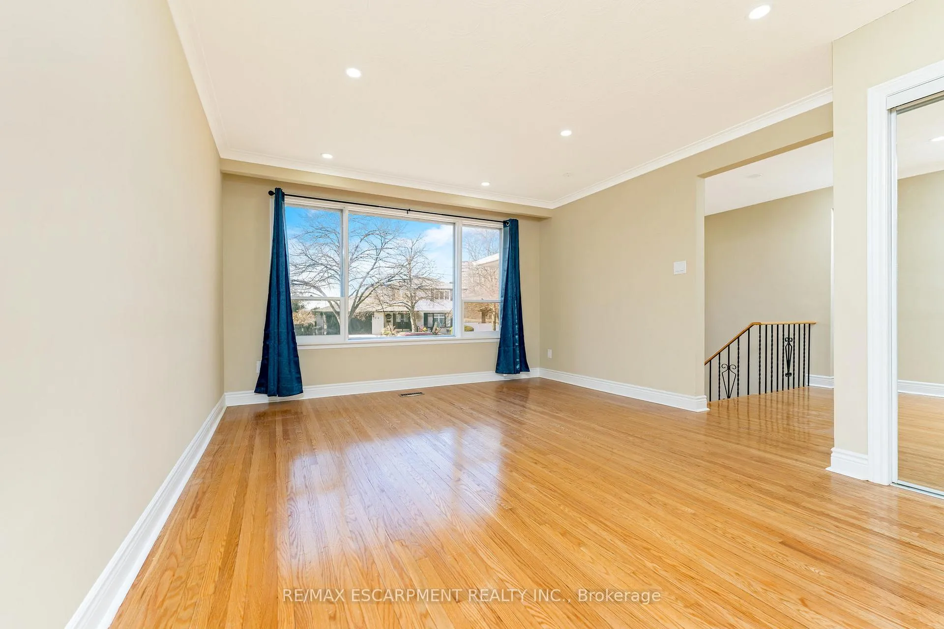 Photo 8 of 113 Poynter Drive, Etobicoke, Kingsview Village-The Westway — HOMEH
