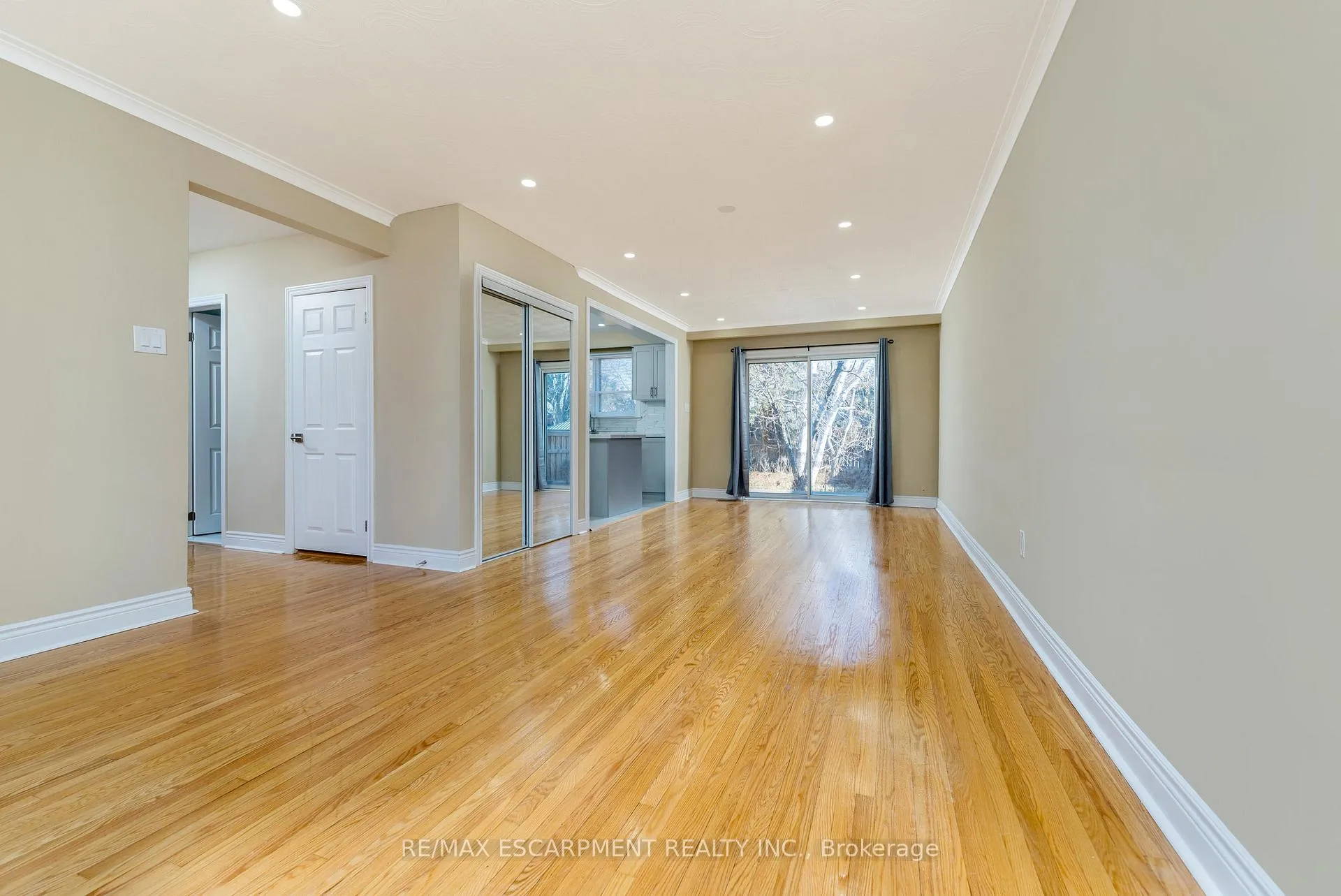 Photo 9 of 113 Poynter Drive, Etobicoke, Kingsview Village-The Westway — HOMEH