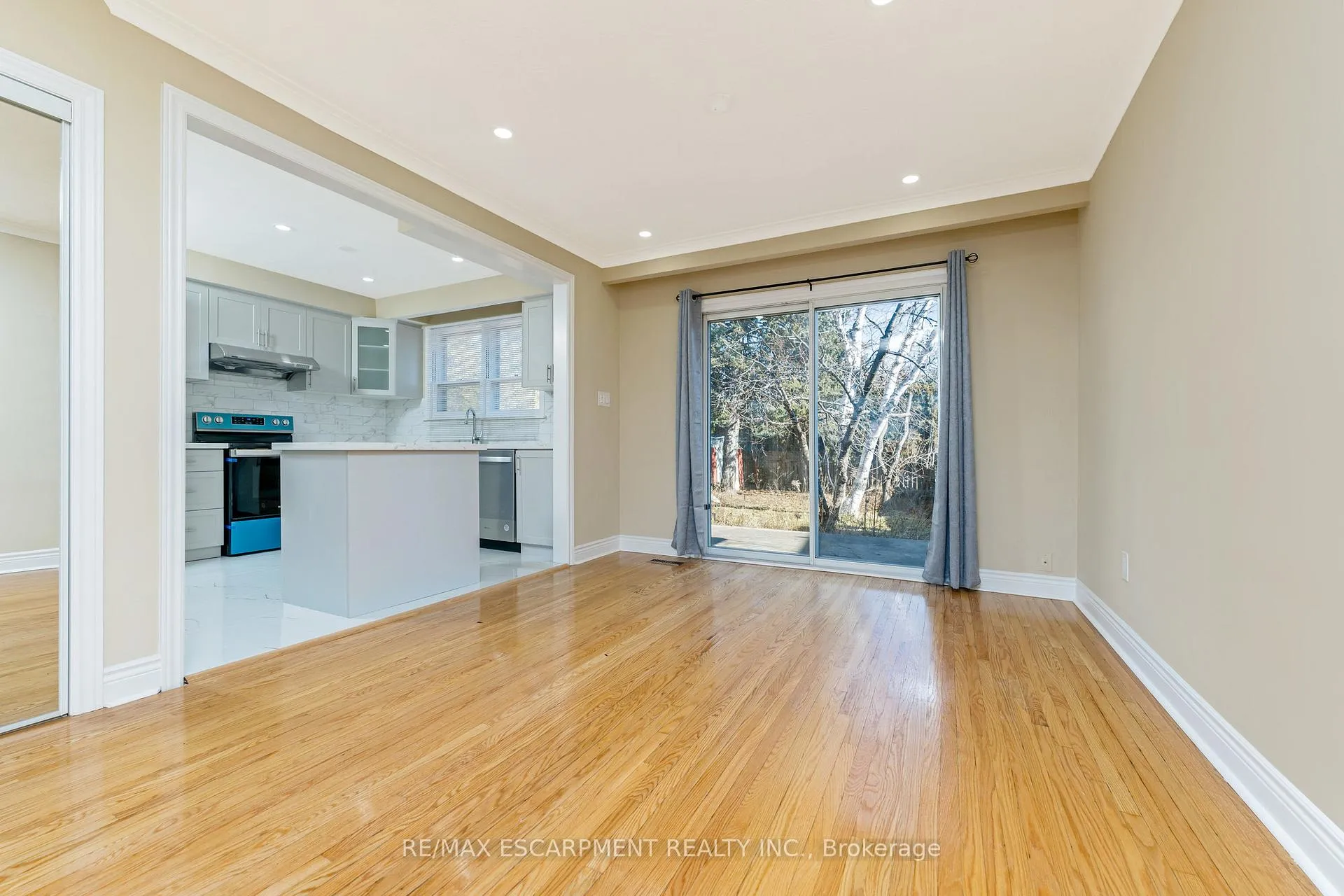 Photo 10 of 113 Poynter Drive, Etobicoke, Kingsview Village-The Westway — HOMEH