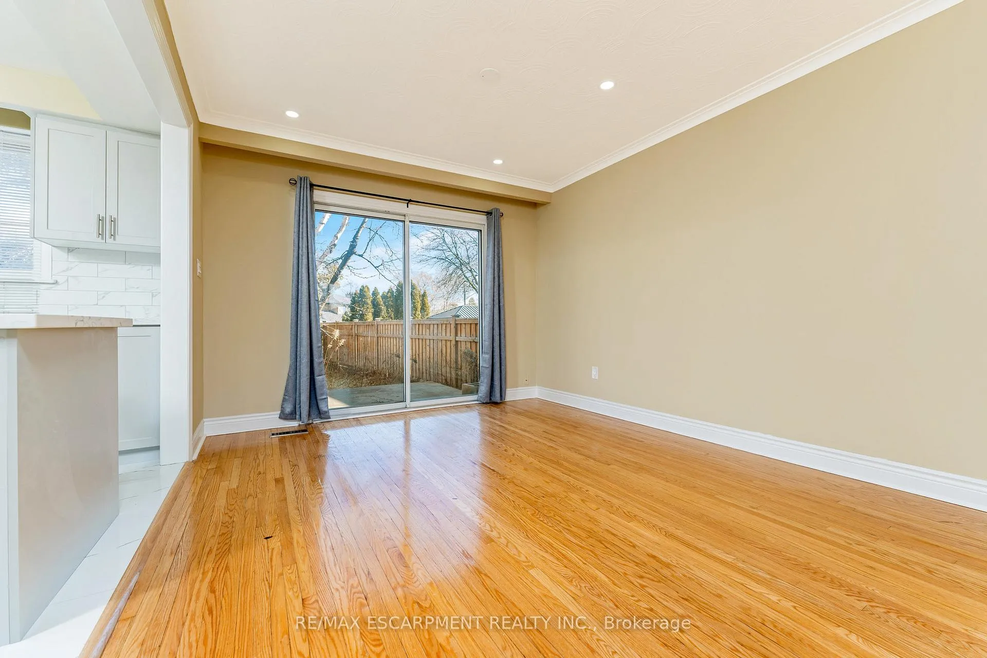 Photo 11 of 113 Poynter Drive, Etobicoke, Kingsview Village-The Westway — HOMEH