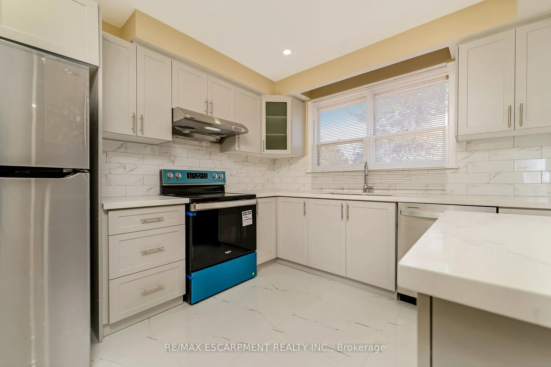 Photo 14 of 113 Poynter Drive, Etobicoke, Kingsview Village-The Westway — HOMEH