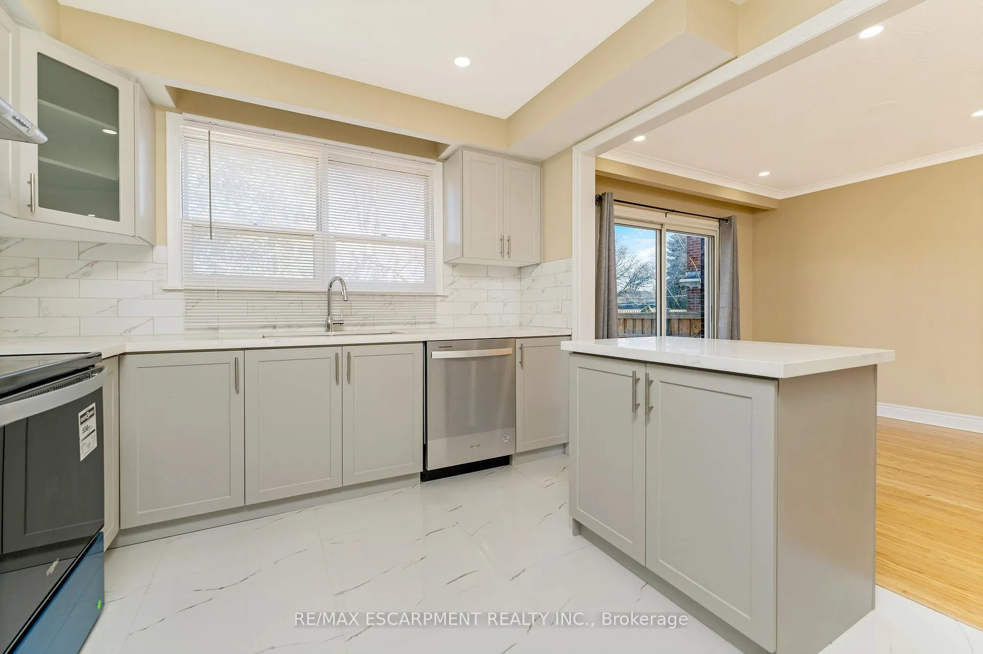 Photo 15 of 113 Poynter Drive, Etobicoke, Kingsview Village-The Westway — HOMEH