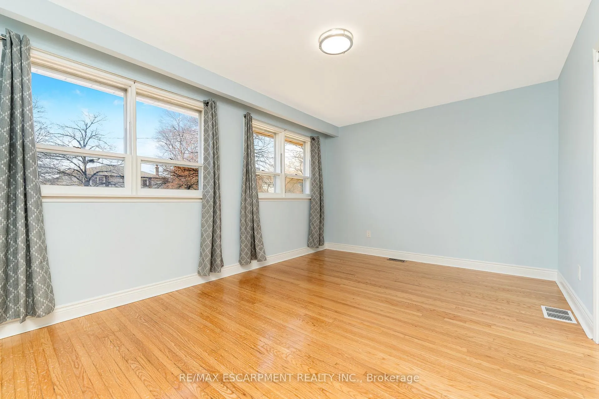 Photo 16 of 113 Poynter Drive, Etobicoke, Kingsview Village-The Westway — HOMEH
