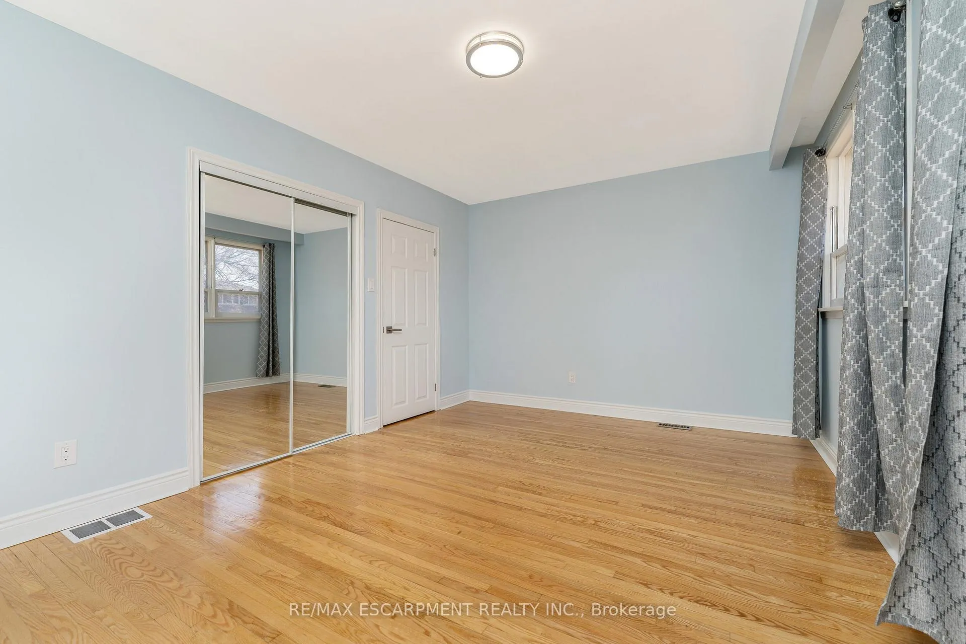 Photo 17 of 113 Poynter Drive, Etobicoke, Kingsview Village-The Westway — HOMEH
