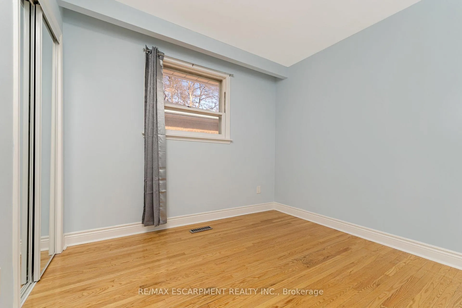 Photo 18 of 113 Poynter Drive, Etobicoke, Kingsview Village-The Westway — HOMEH