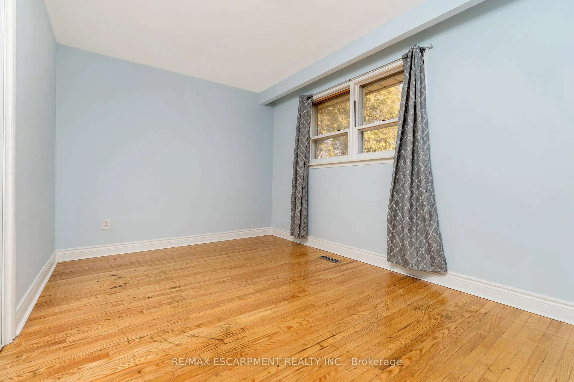 Photo 19 of 113 Poynter Drive, Etobicoke, Kingsview Village-The Westway — HOMEH