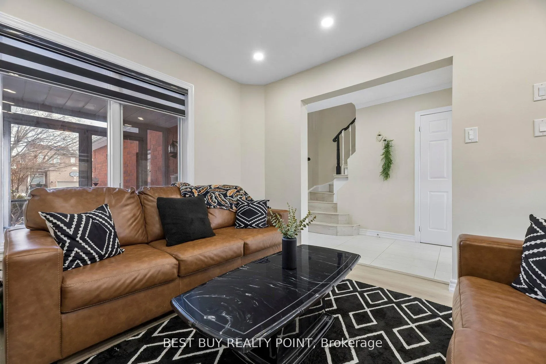 Photo 6 of 16 Fry Crescent, Clarington, Bowmanville — HOMEH