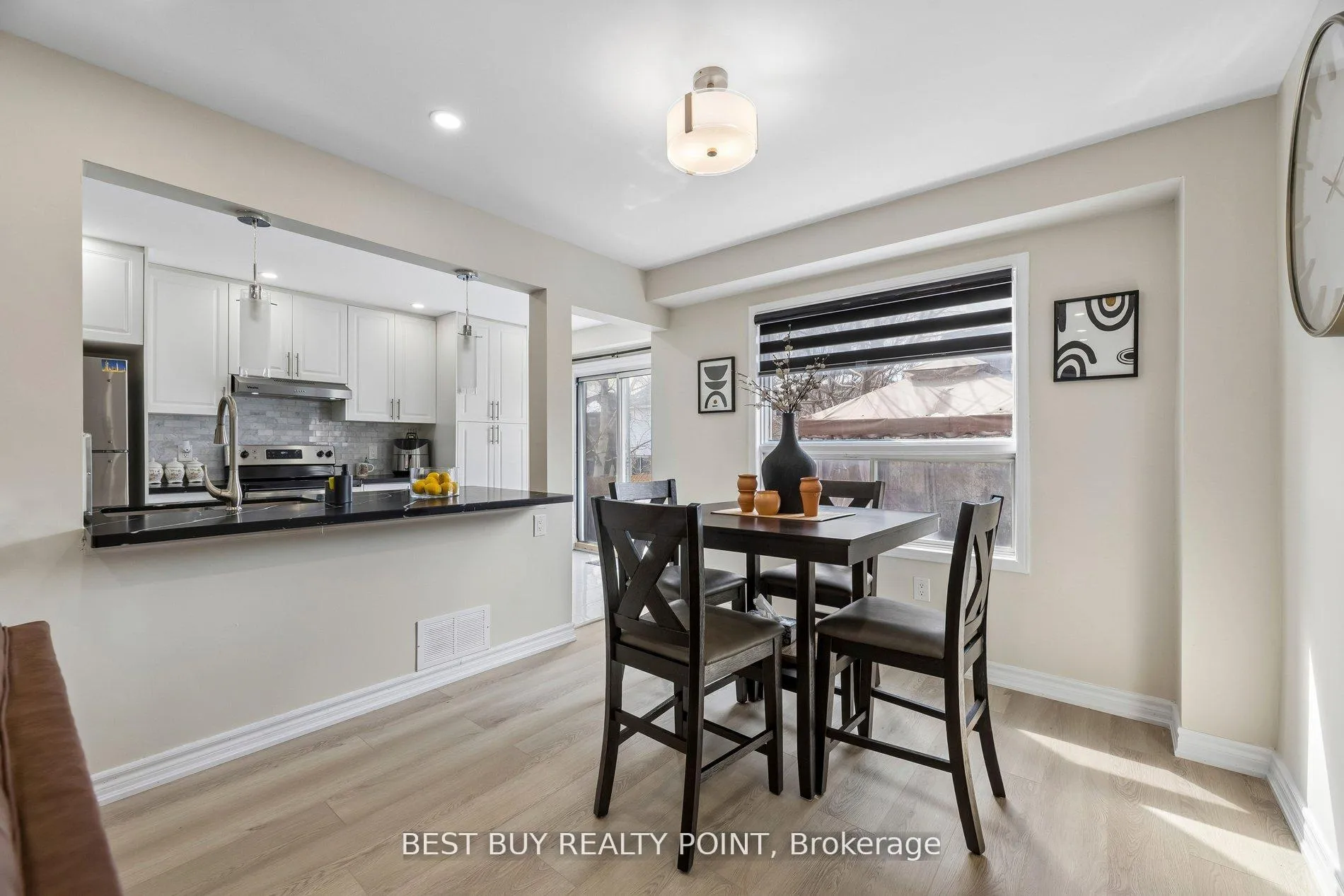 Photo 8 of 16 Fry Crescent, Clarington, Bowmanville — HOMEH
