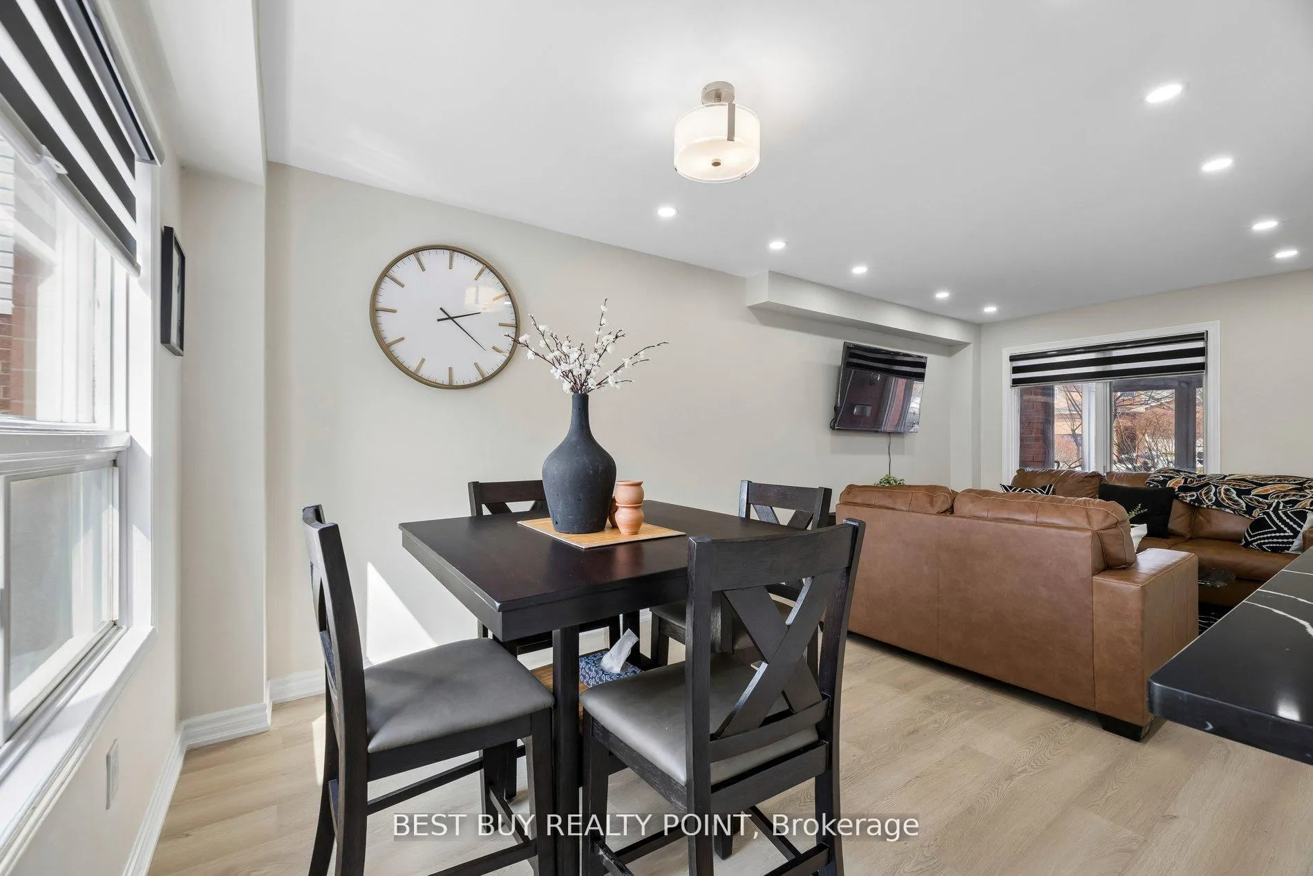 Photo 11 of 16 Fry Crescent, Clarington, Bowmanville — HOMEH
