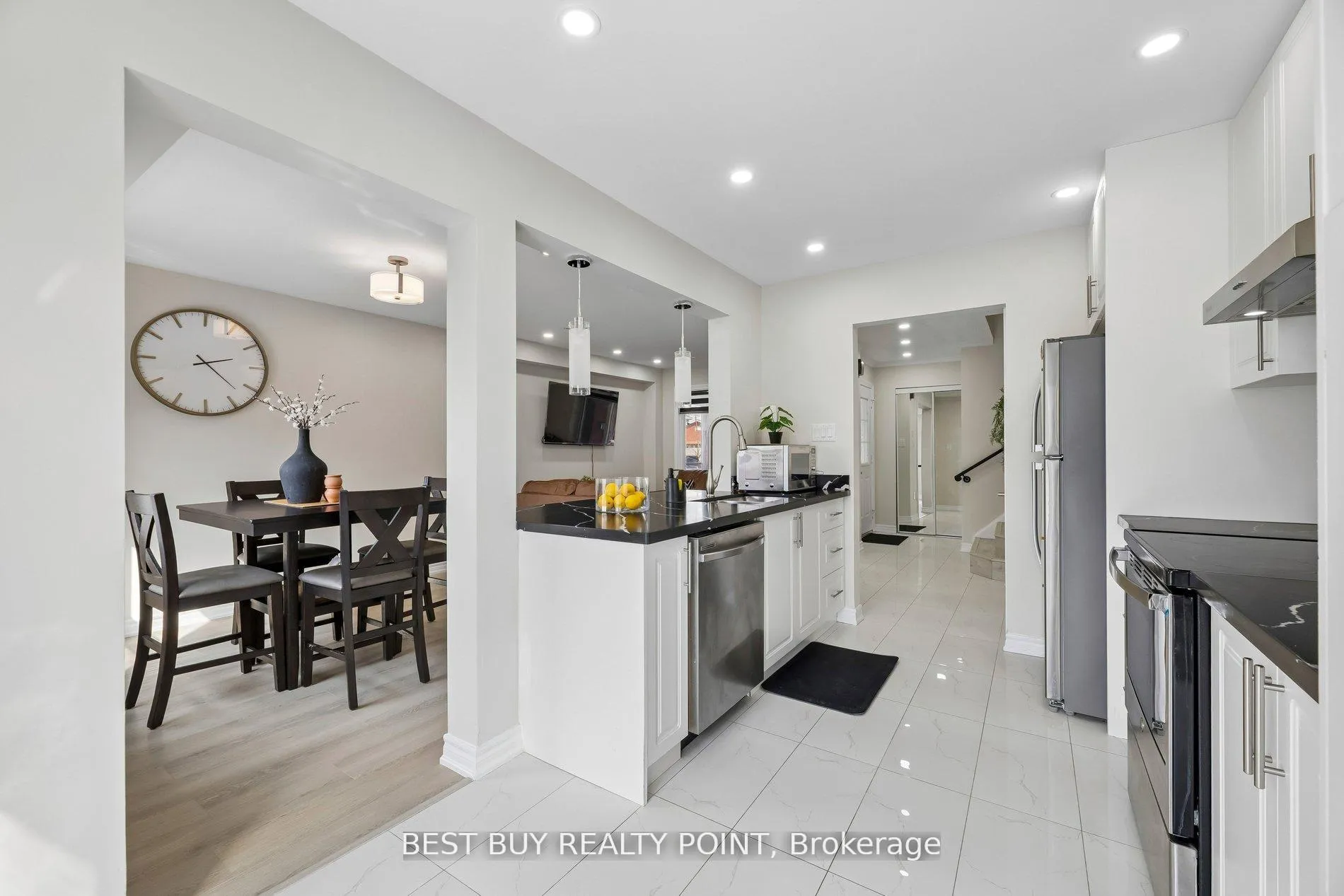 Photo 13 of 16 Fry Crescent, Clarington, Bowmanville — HOMEH