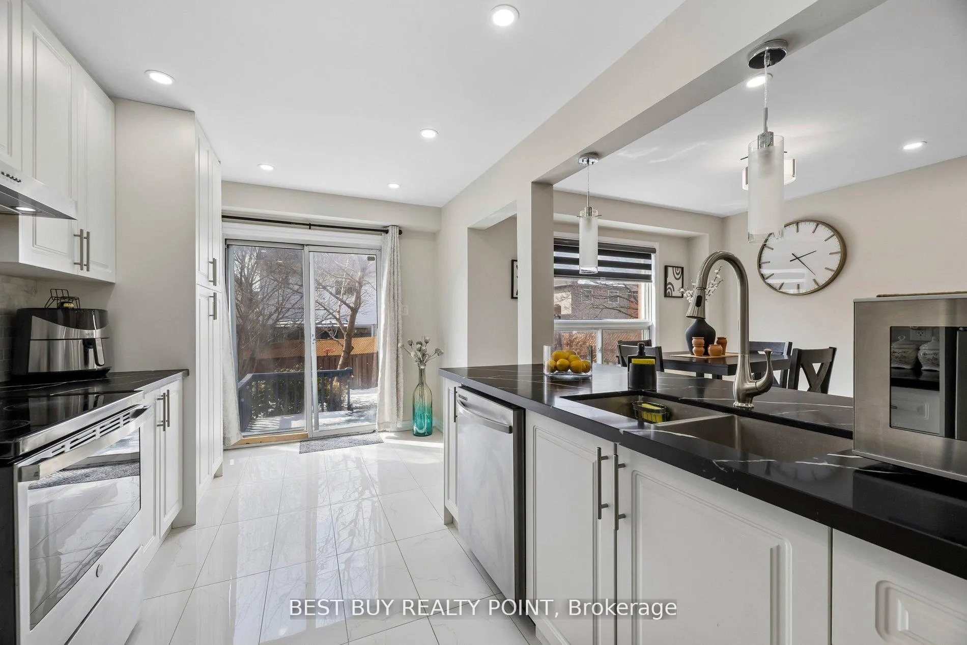 Photo 15 of 16 Fry Crescent, Clarington, Bowmanville — HOMEH