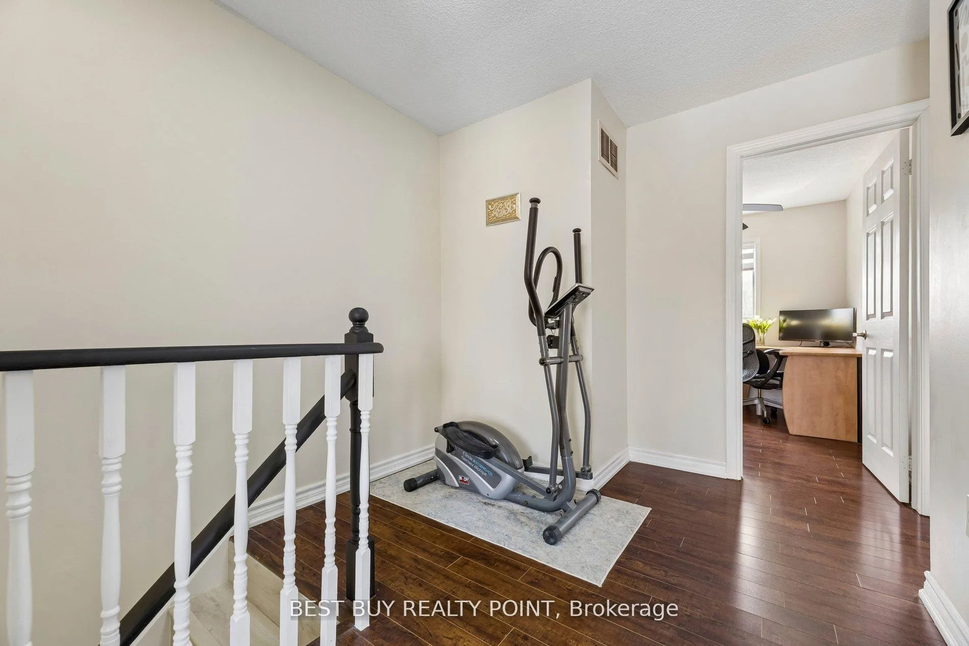Photo 17 of 16 Fry Crescent, Clarington, Bowmanville — HOMEH