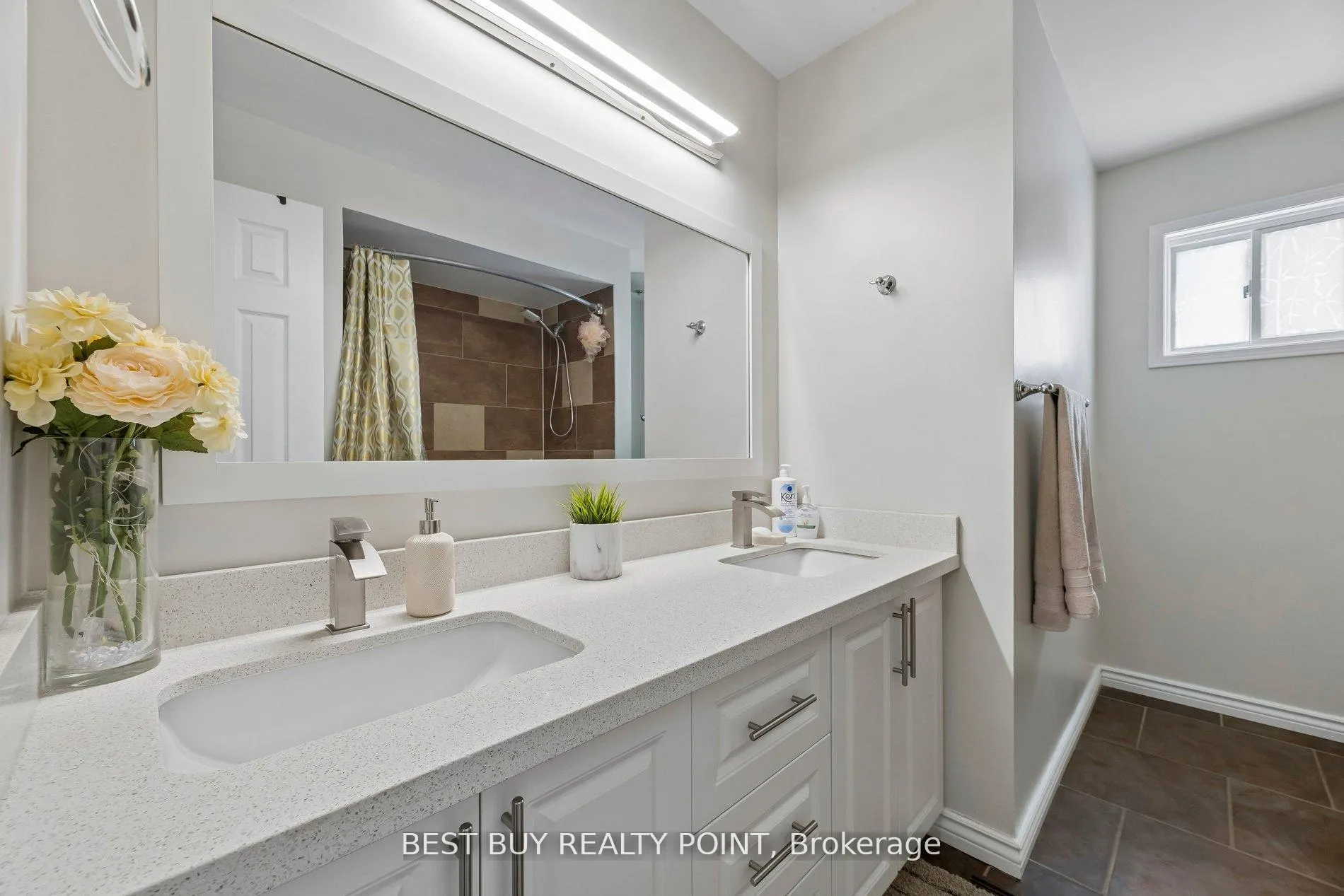 Photo 20 of 16 Fry Crescent, Clarington, Bowmanville — HOMEH