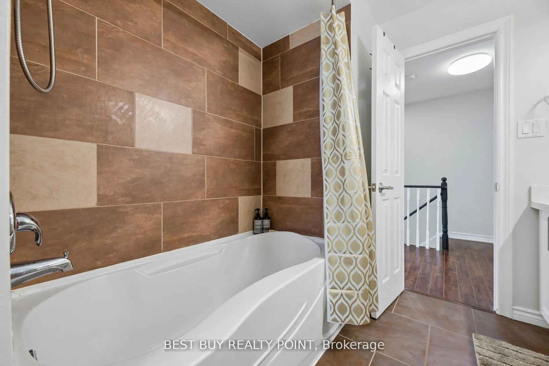 Photo 21 of 16 Fry Crescent, Clarington, Bowmanville — HOMEH