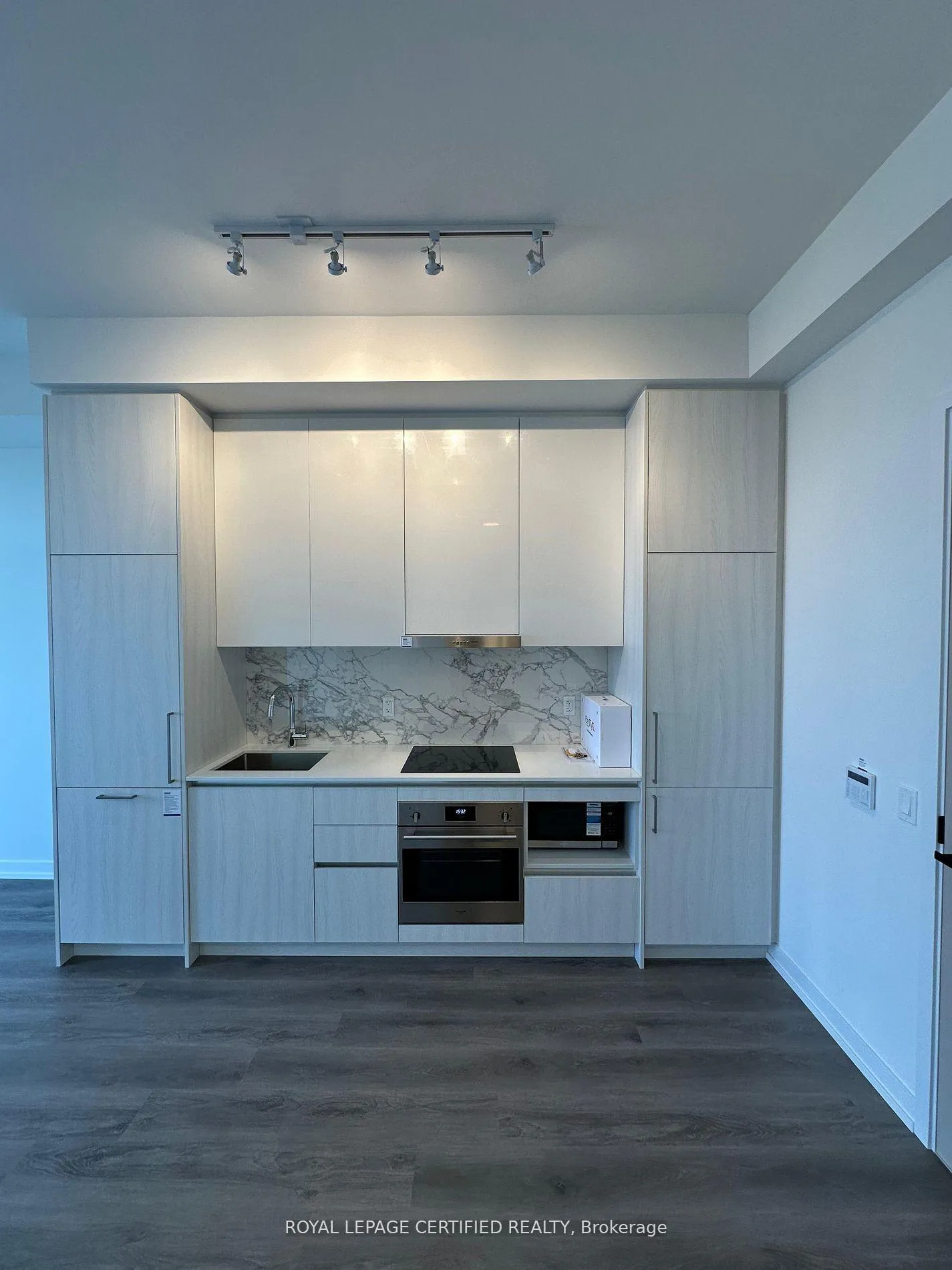 Photo 10 of Unit 4710, 225 Commerce Street, Vaughan, Vaughan Corporate Centre — HOMEH