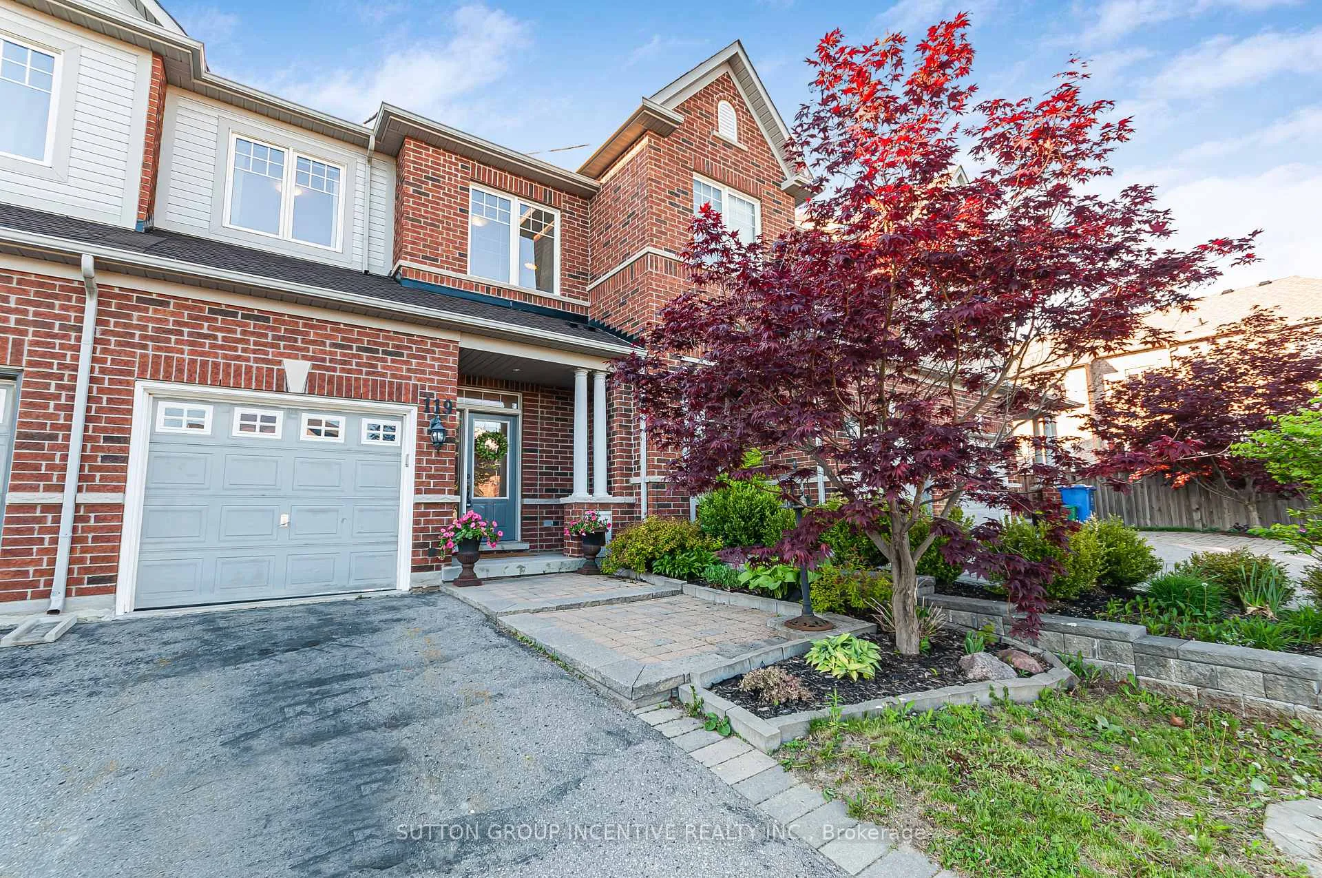 Photo 2 of 119 Thatcher Crescent, East Gwillimbury, Rural East Gwillimbury — HOMEH