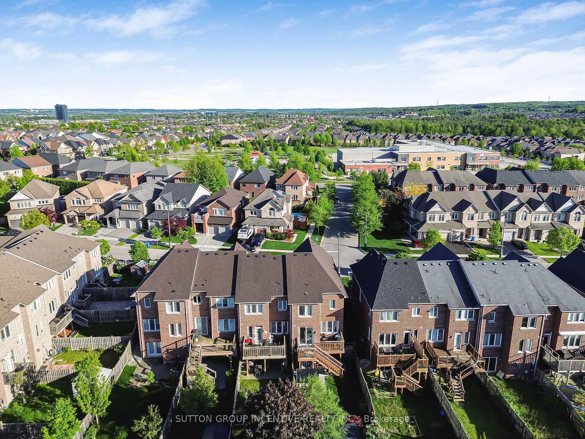 Photo 3 of 119 Thatcher Crescent, East Gwillimbury, Rural East Gwillimbury — HOMEH