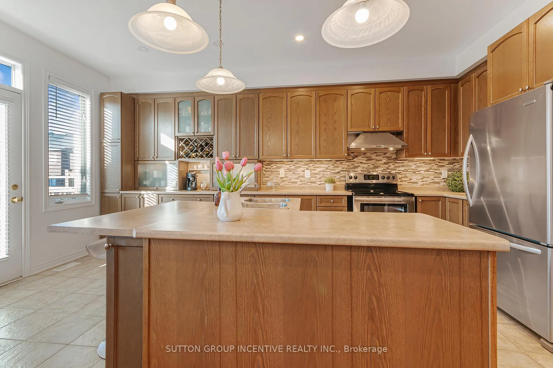 Photo 9 of 119 Thatcher Crescent, East Gwillimbury, Rural East Gwillimbury — HOMEH