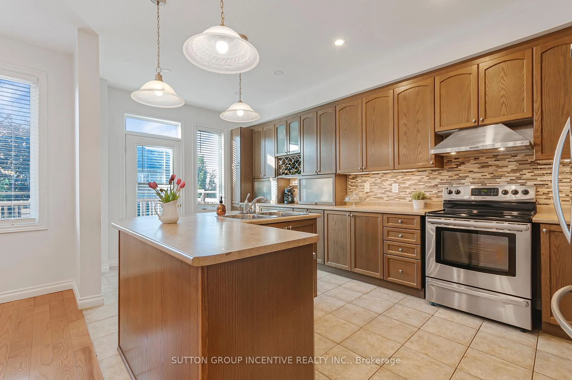 Photo 11 of 119 Thatcher Crescent, East Gwillimbury, Rural East Gwillimbury — HOMEH