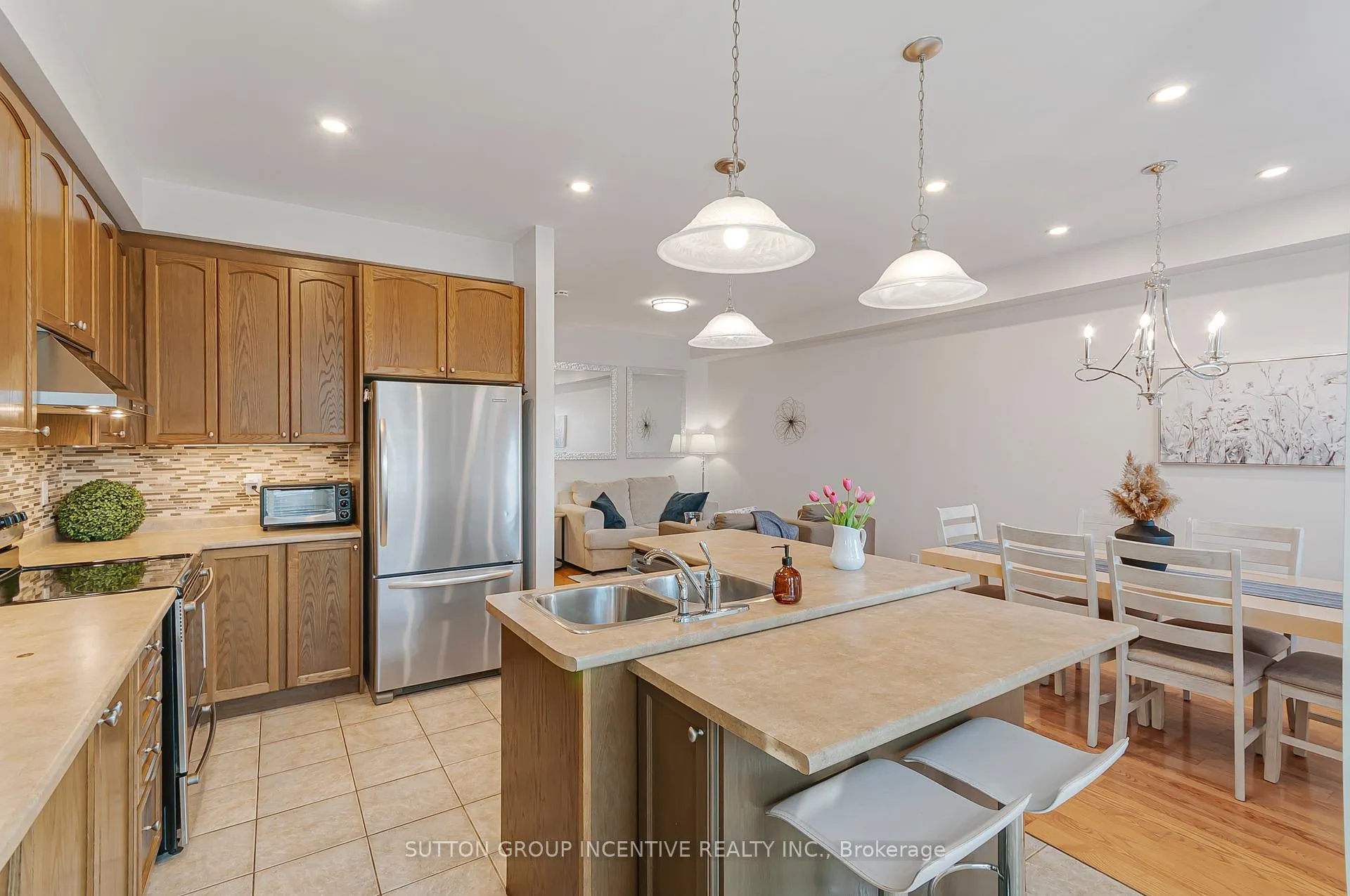 Photo 13 of 119 Thatcher Crescent, East Gwillimbury, Rural East Gwillimbury — HOMEH