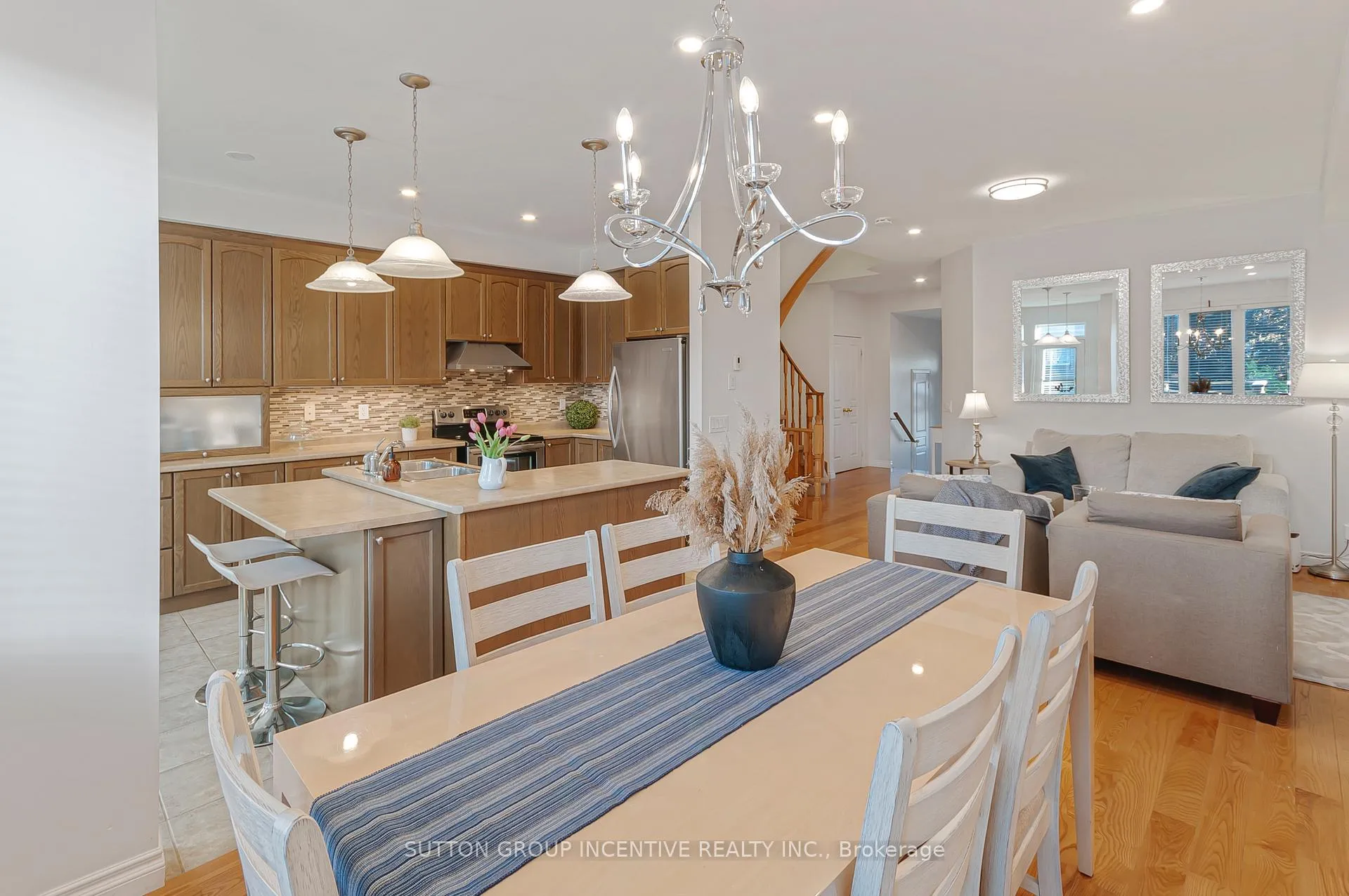 Photo 14 of 119 Thatcher Crescent, East Gwillimbury, Rural East Gwillimbury — HOMEH