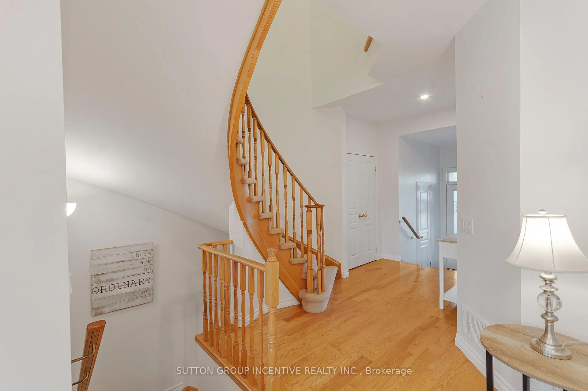 Photo 15 of 119 Thatcher Crescent, East Gwillimbury, Rural East Gwillimbury — HOMEH