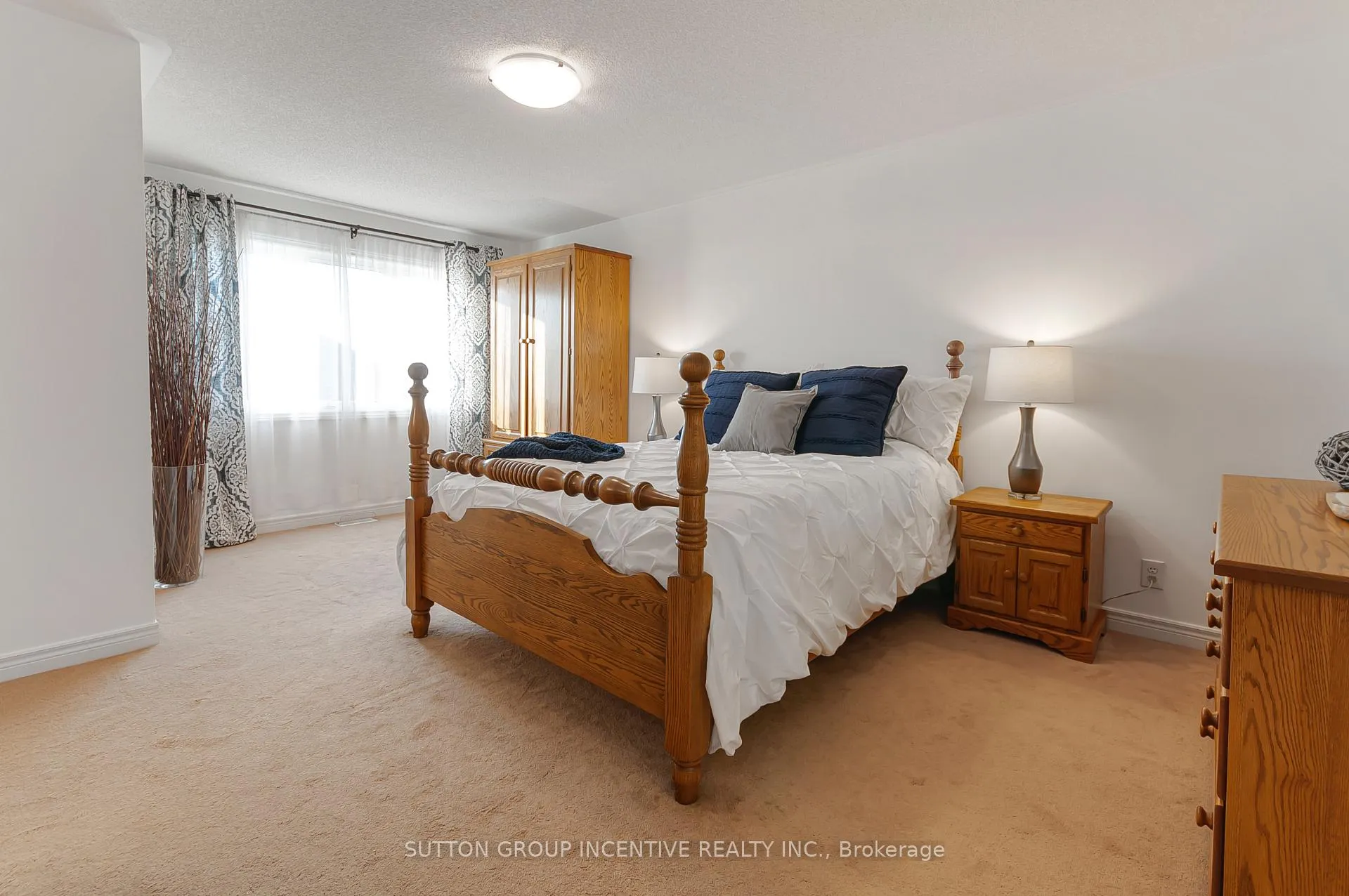 Photo 16 of 119 Thatcher Crescent, East Gwillimbury, Rural East Gwillimbury — HOMEH