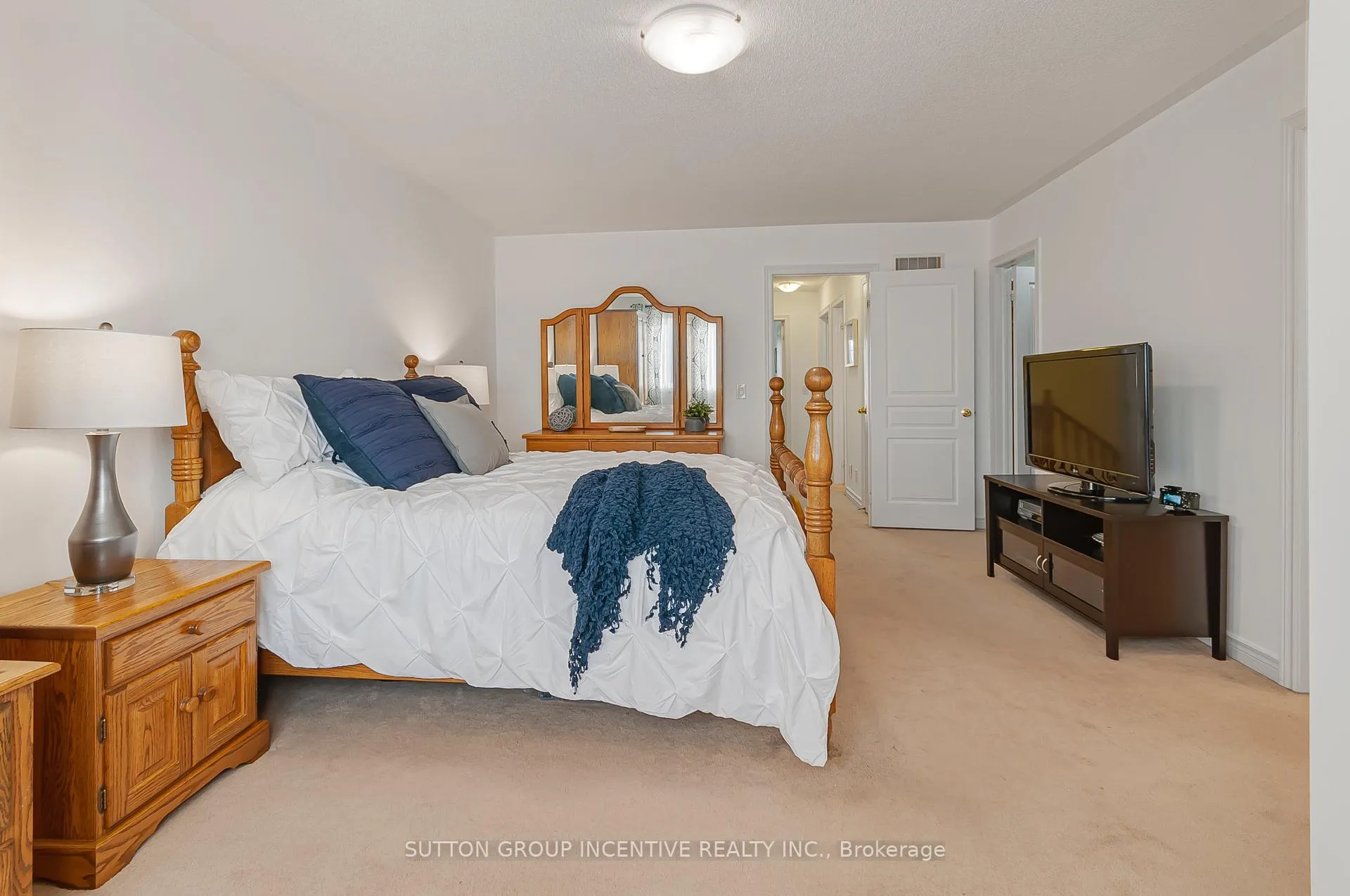 Photo 19 of 119 Thatcher Crescent, East Gwillimbury, Rural East Gwillimbury — HOMEH