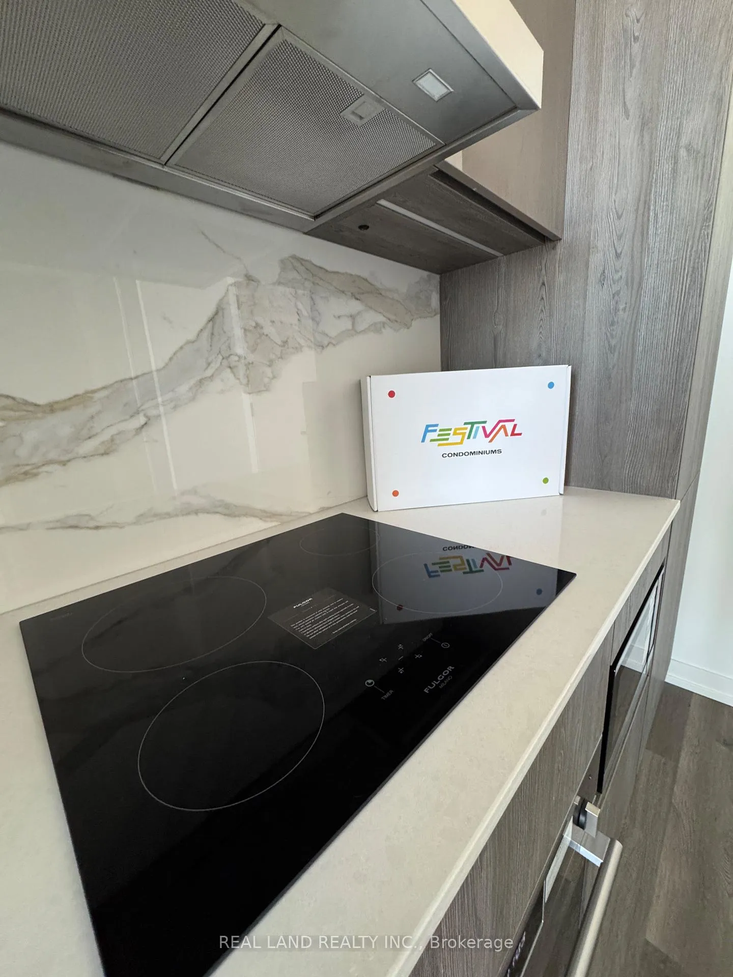 Photo 5 of Unit 3603, 8 Interchange Way, Vaughan, Vaughan Corporate Centre — HOMEH